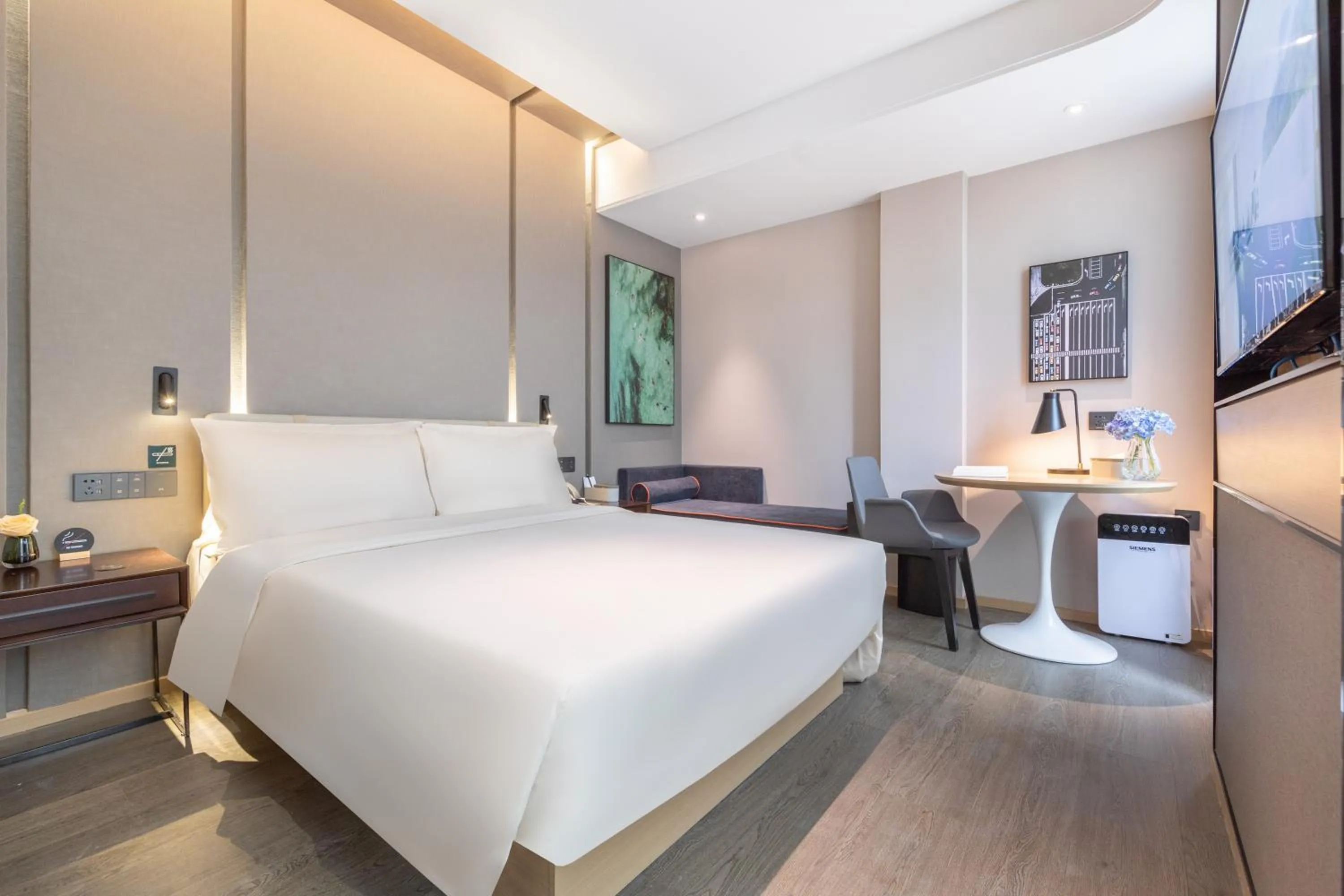 Bed in Atour Hotel Suzhou Guanqian Street Leqiao Station