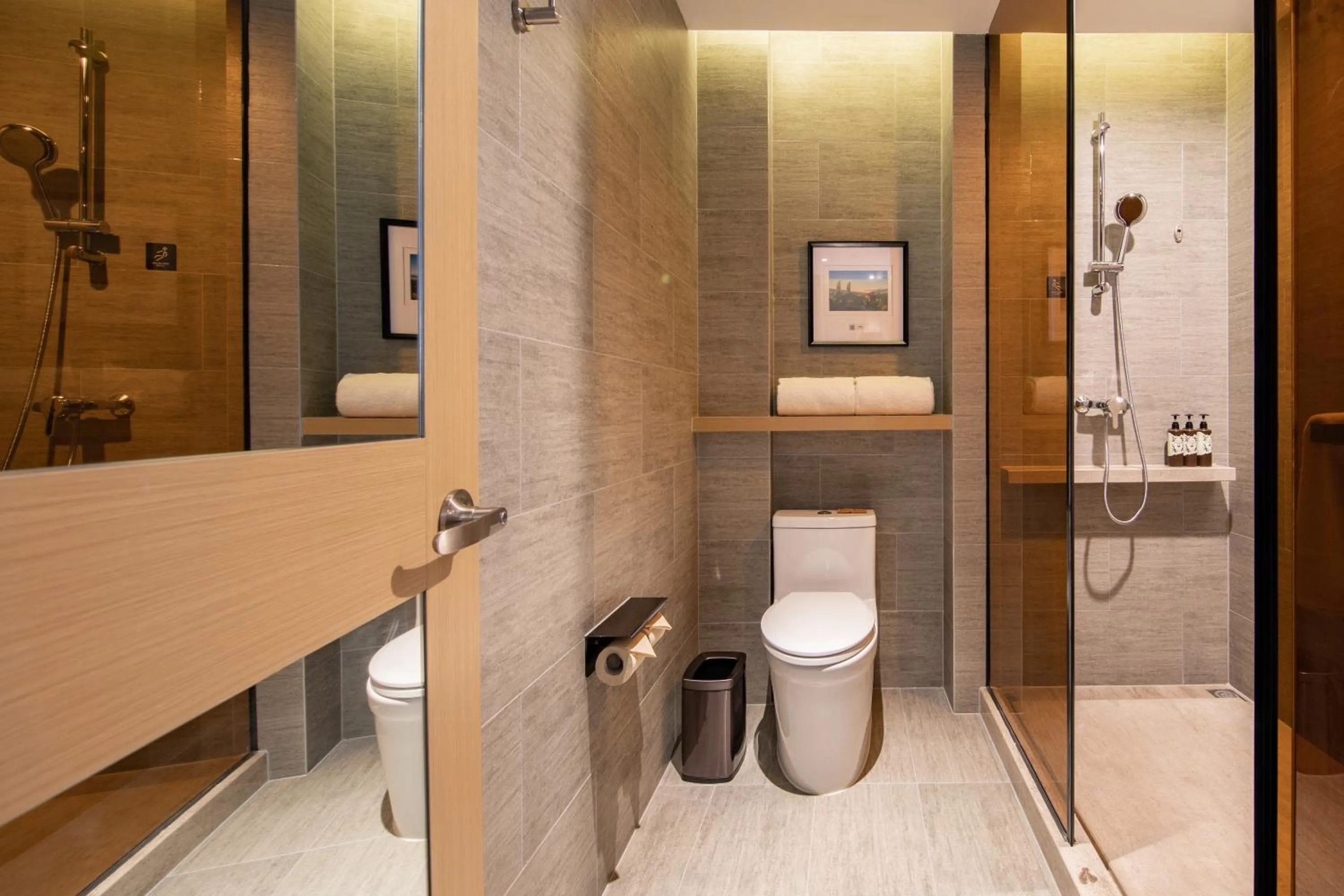 Toilet in 厦门火车站明发广场亚朵酒店