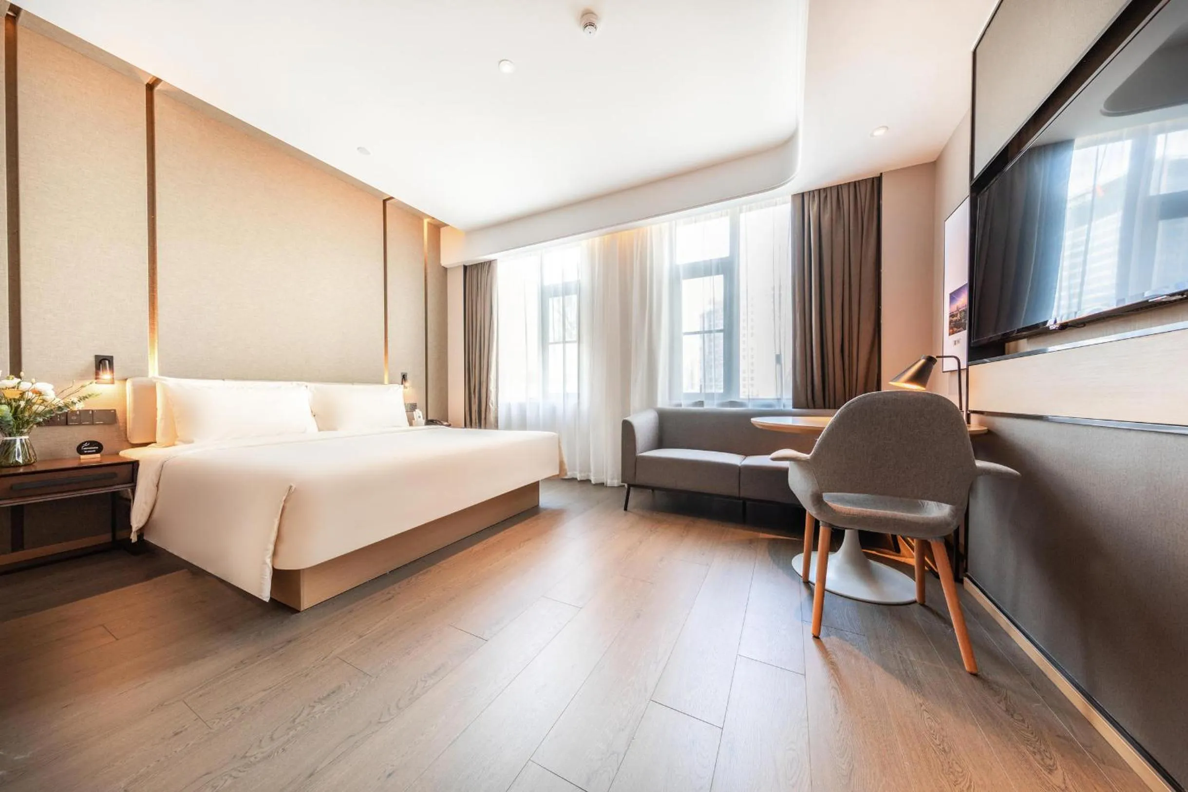 Photo of the whole room, Bed in 厦门火车站明发广场亚朵酒店