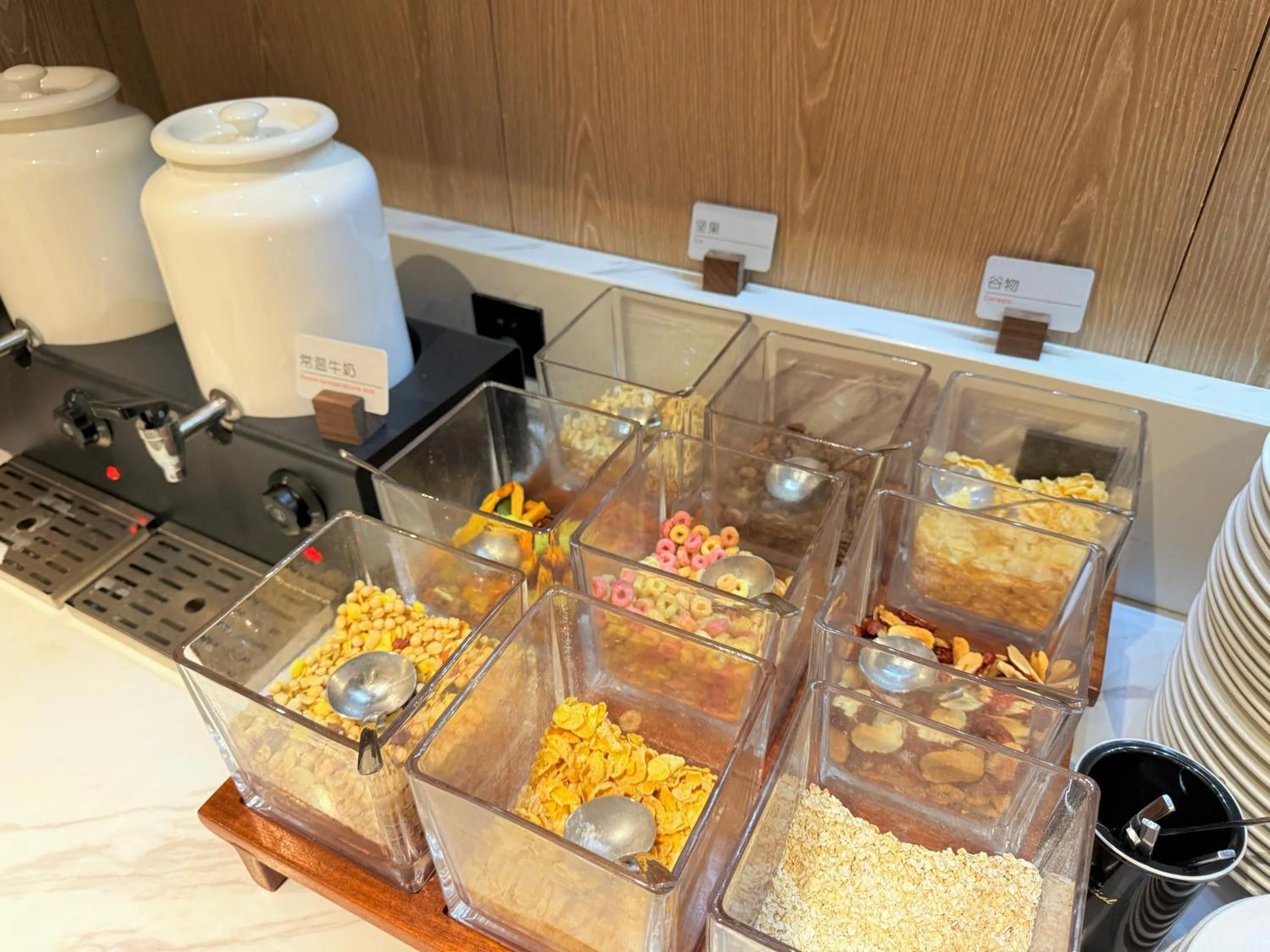 Breakfast in Atour X Hotel Zhujiang New Town Tianhe Park Station Guangzhou close to Canton Fair -Free shuttle bus to Canton Fair