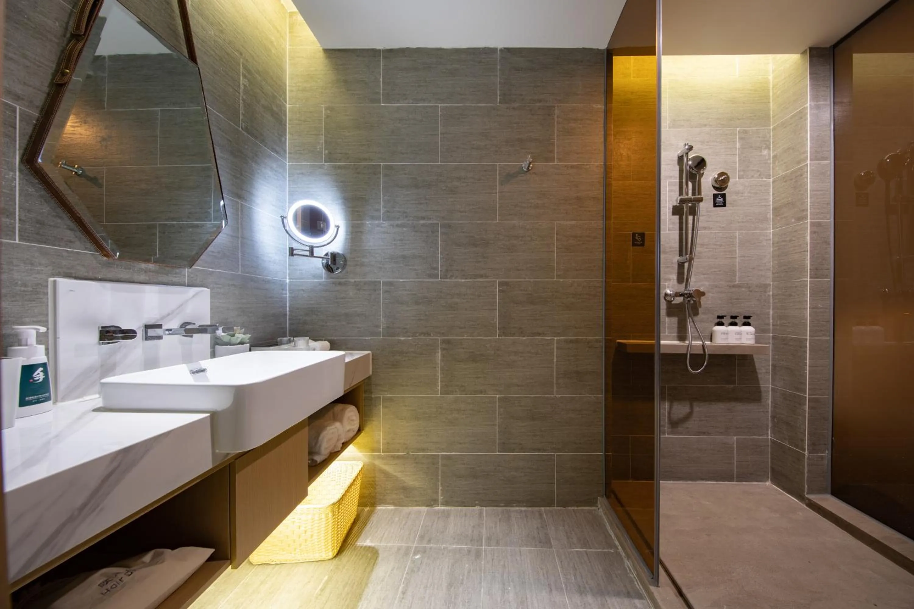 Atour Hotel Shenzhen Shajing International Convention and Exhibition Center