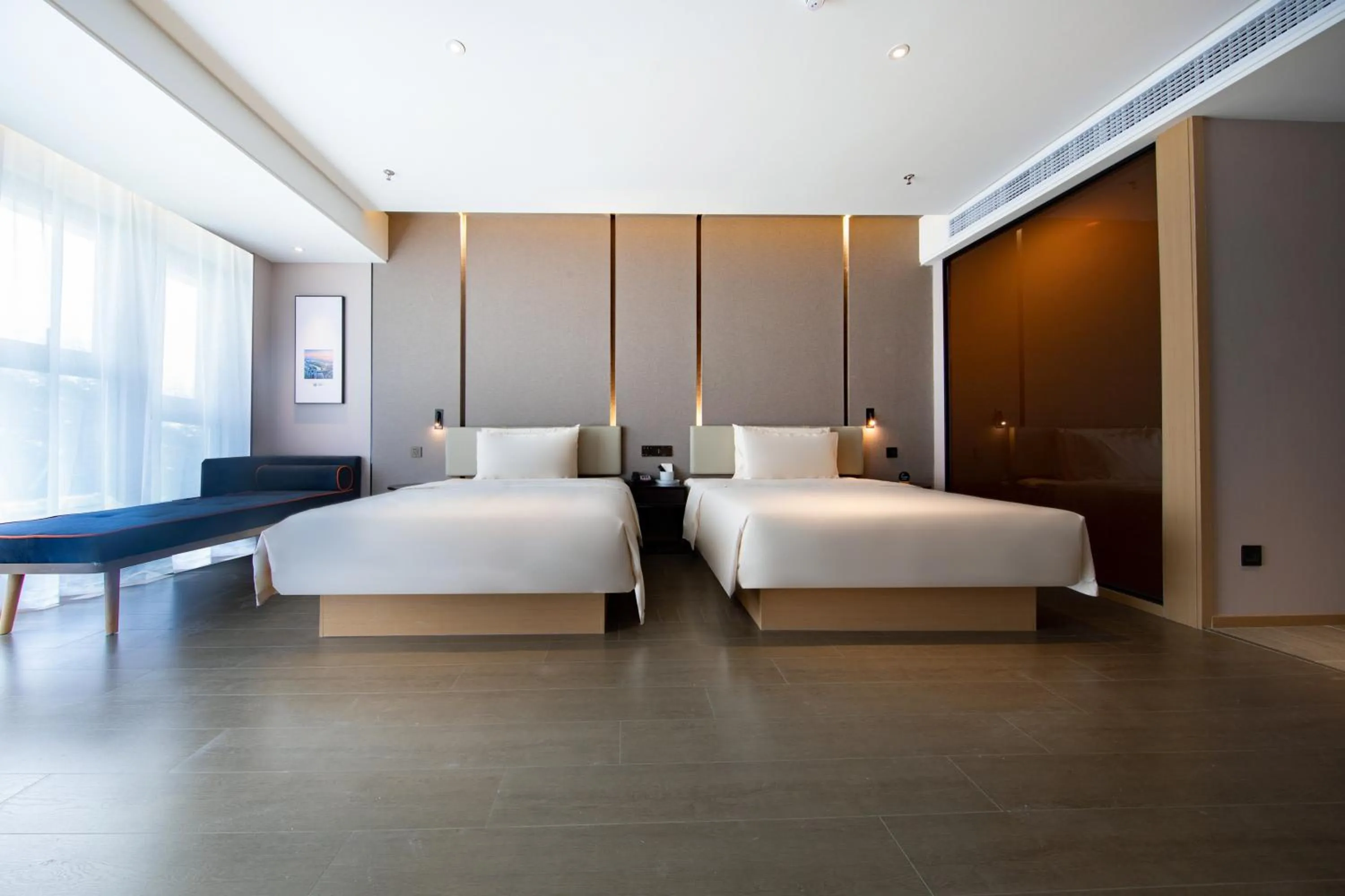 Bed in Atour Hotel Shenzhen Shajing International Convention and Exhibition Center