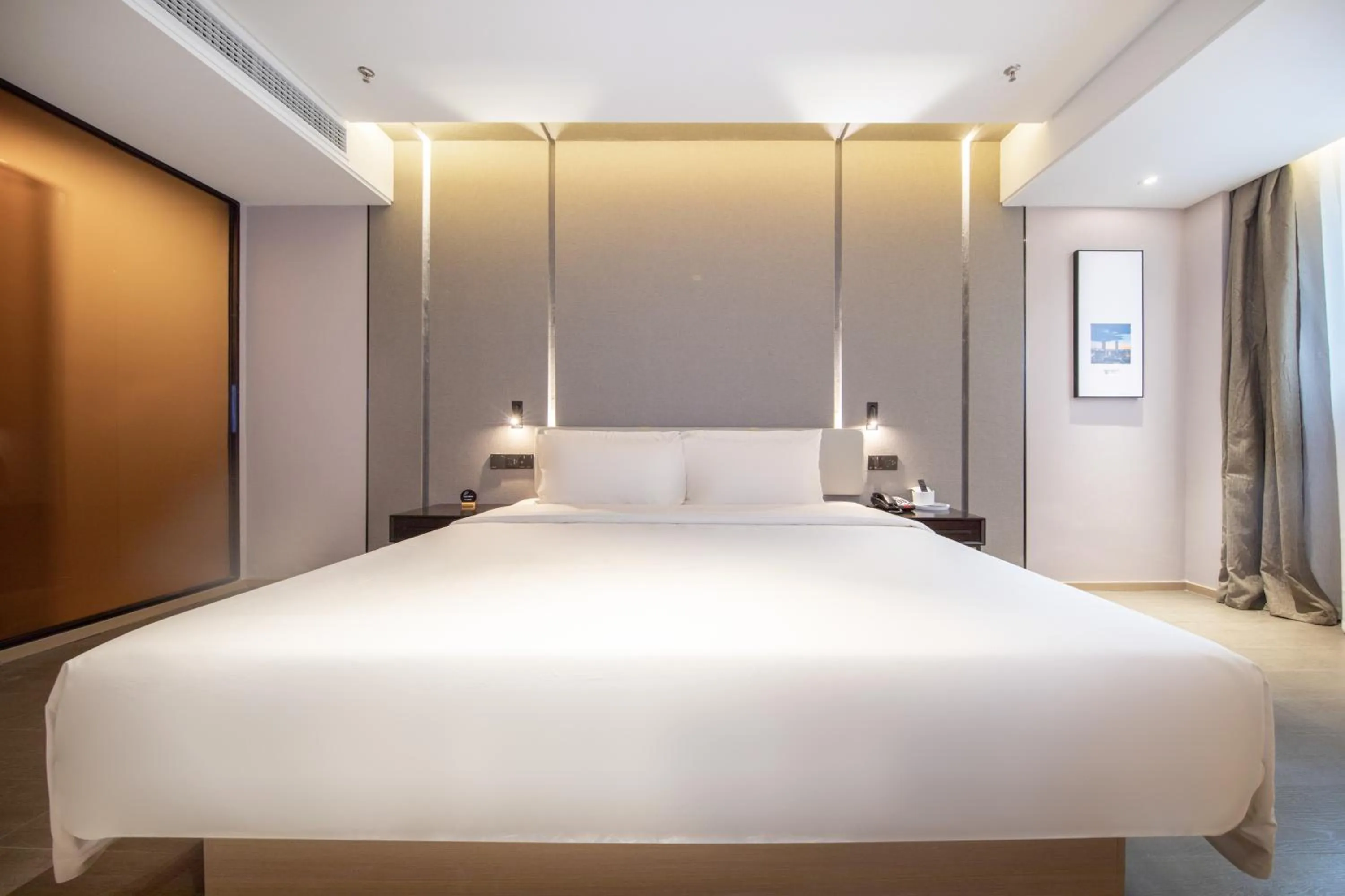 Bed in Atour Hotel Shenzhen Shajing International Convention and Exhibition Center