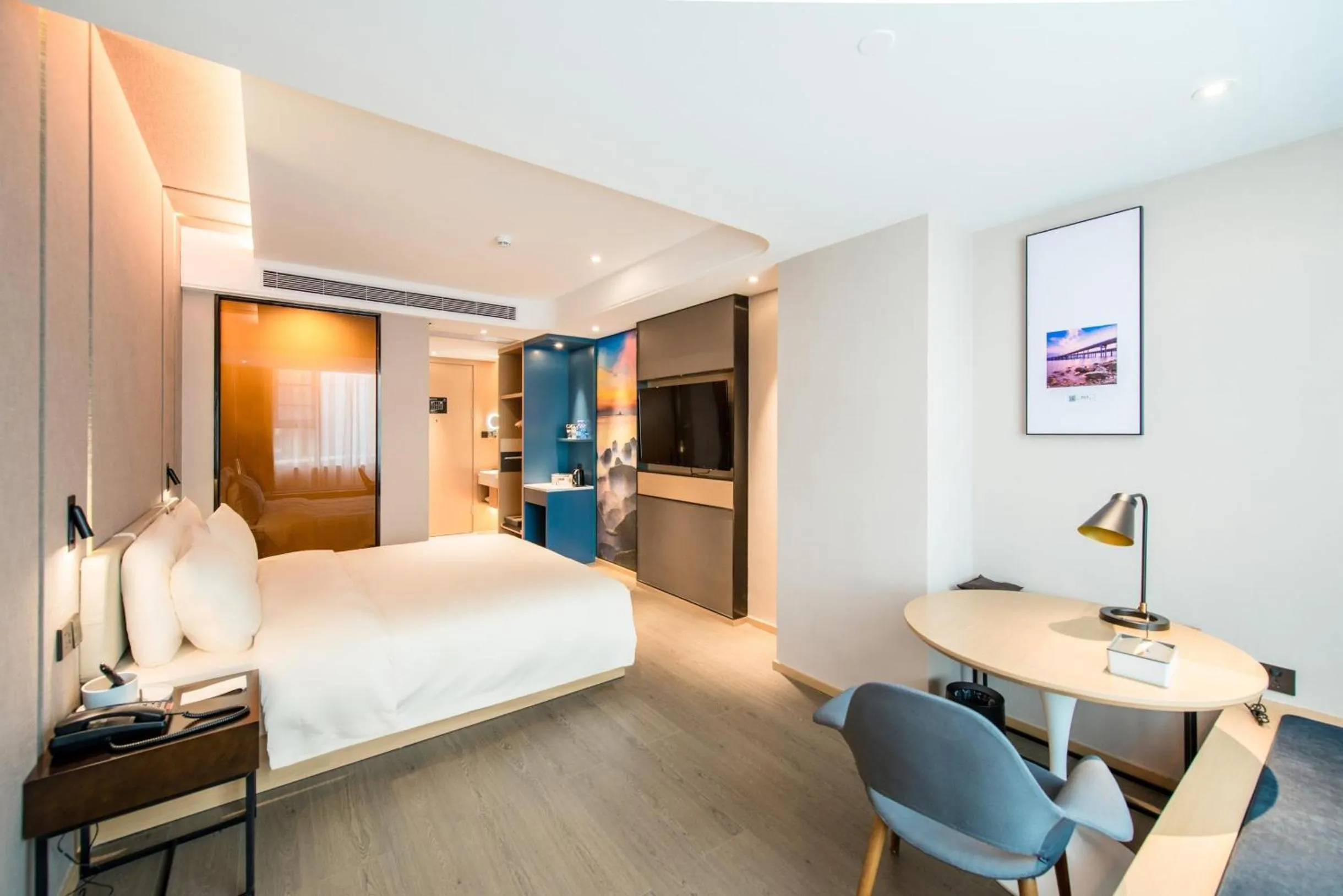 Bed in Atour Hotel Shenzhen Baoan International Airport