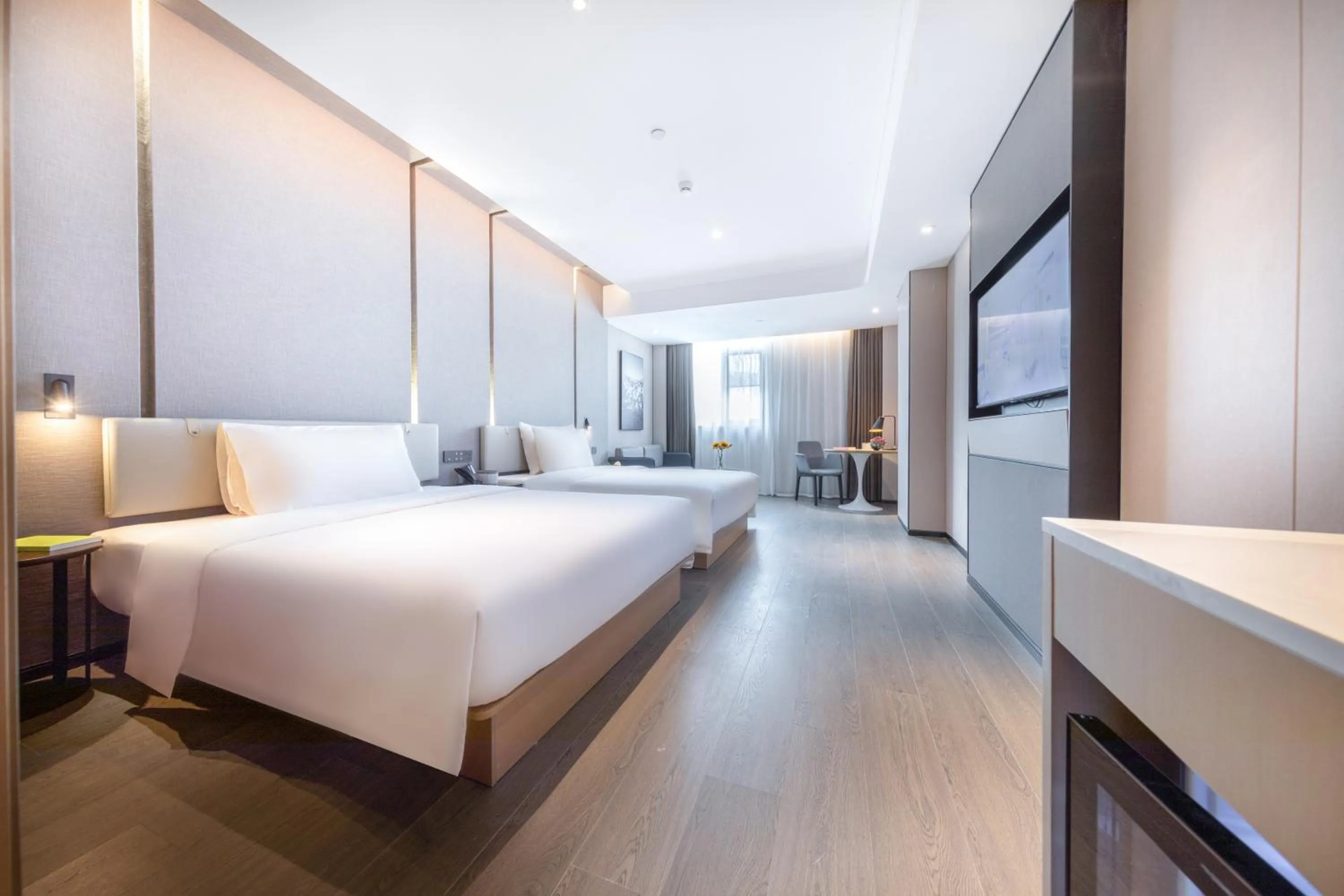 Photo of the whole room, Bed in Atour Hotel Shenzhen Qianhai Baoan Center