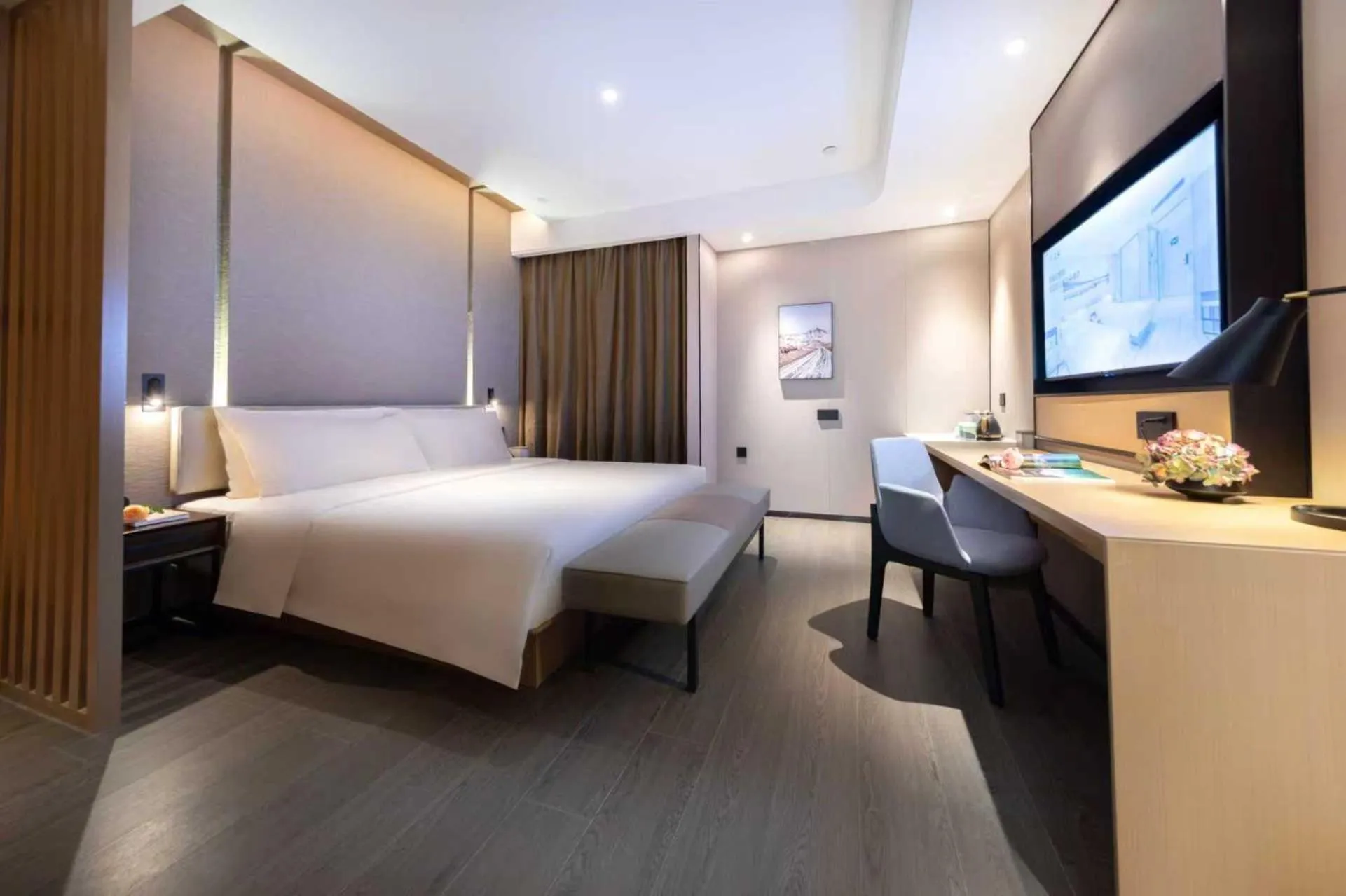 Photo of the whole room, Bed in Atour Hotel Shenzhen Qianhai Baoan Center
