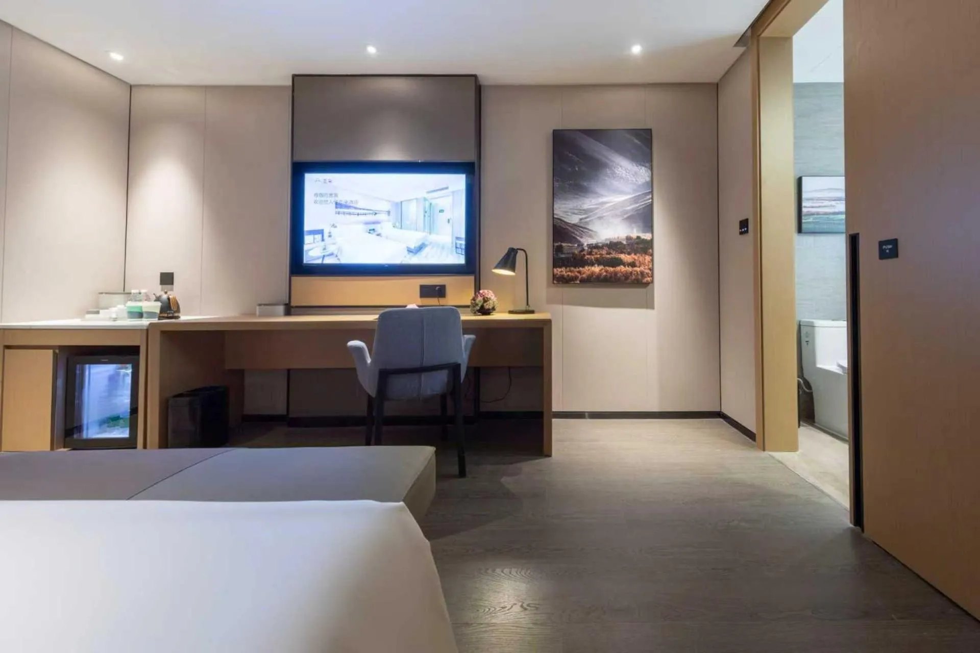 Decorative detail, Bed in Atour Hotel Shenzhen Qianhai Baoan Center