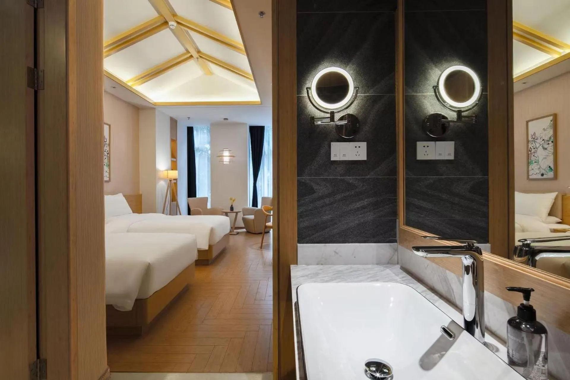 Photo of the whole room, Bed in Atour X Hotel Shenzhen Futian CBD Chegongmiao