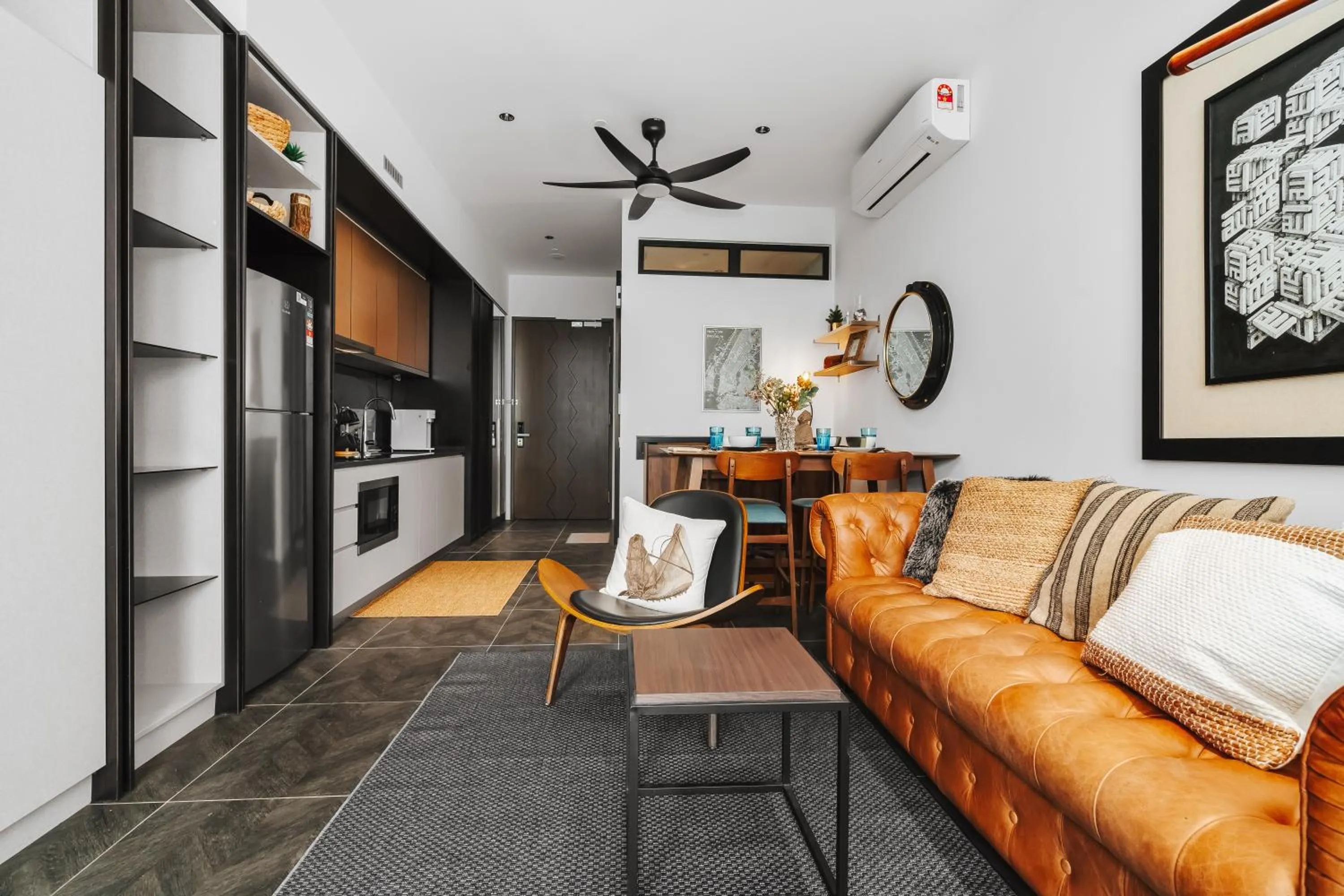 Living room in Scarletz KLCC Apartments by soulasia