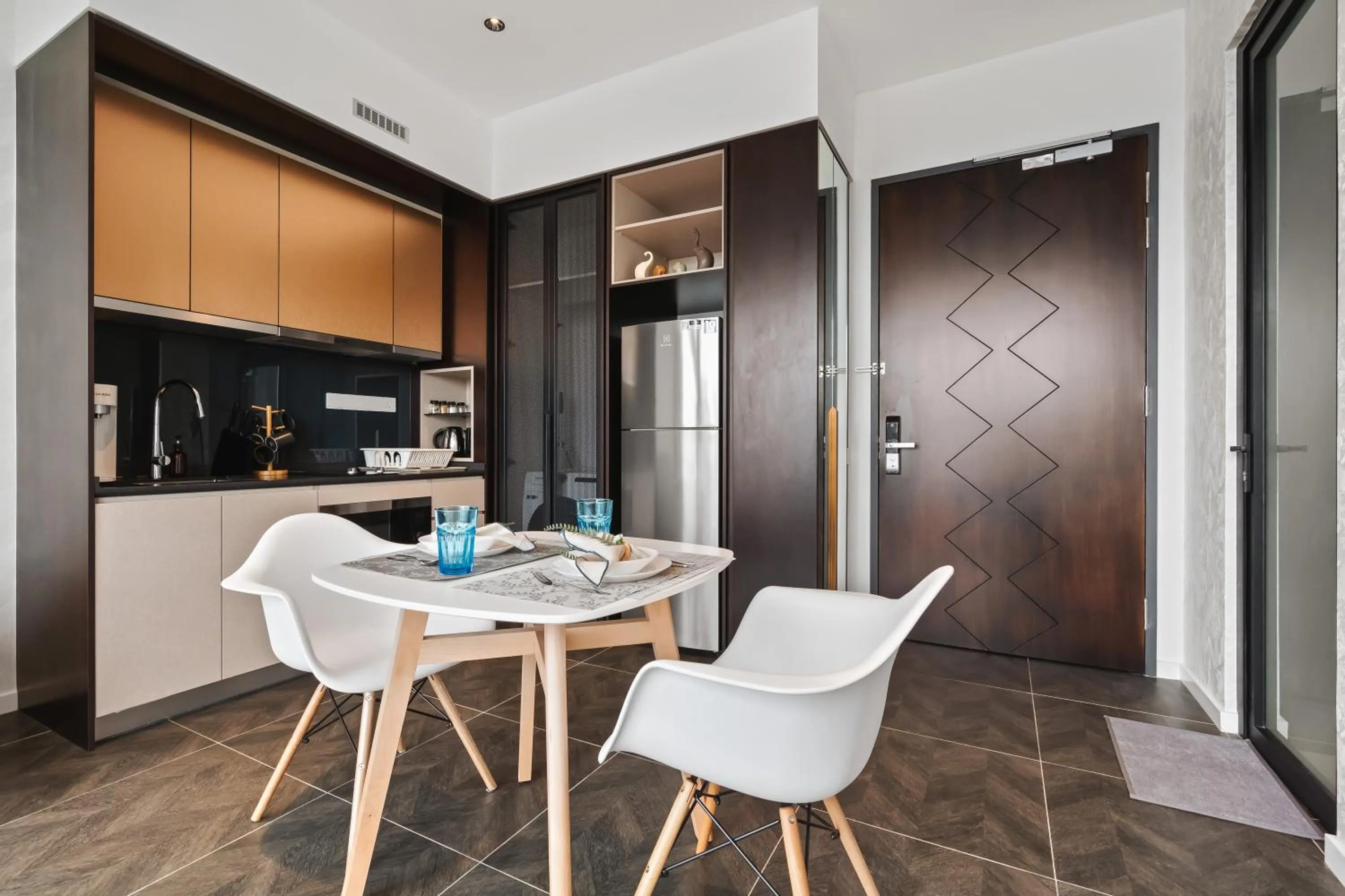 Living room in Scarletz KLCC Apartments by soulasia