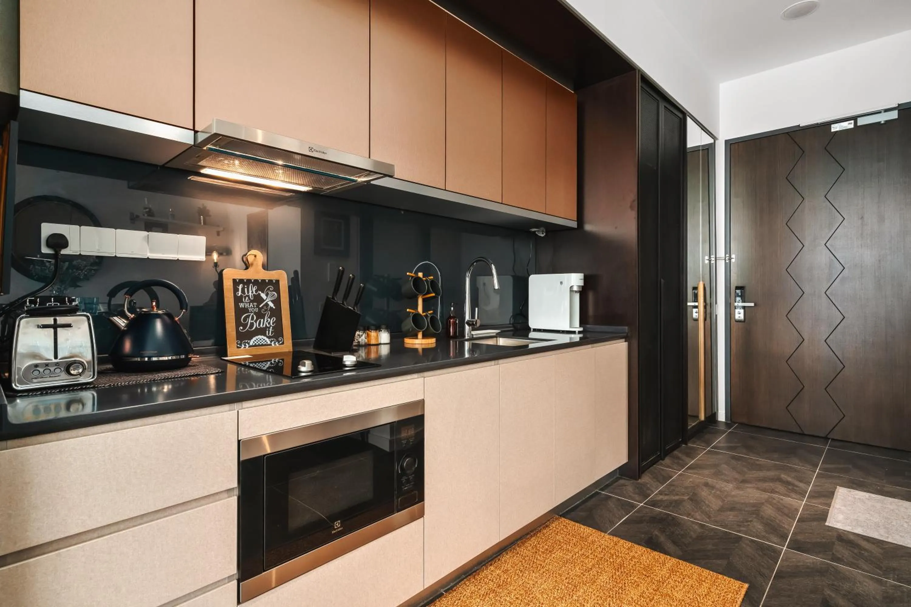 Kitchen or kitchenette in Scarletz KLCC Apartments by soulasia