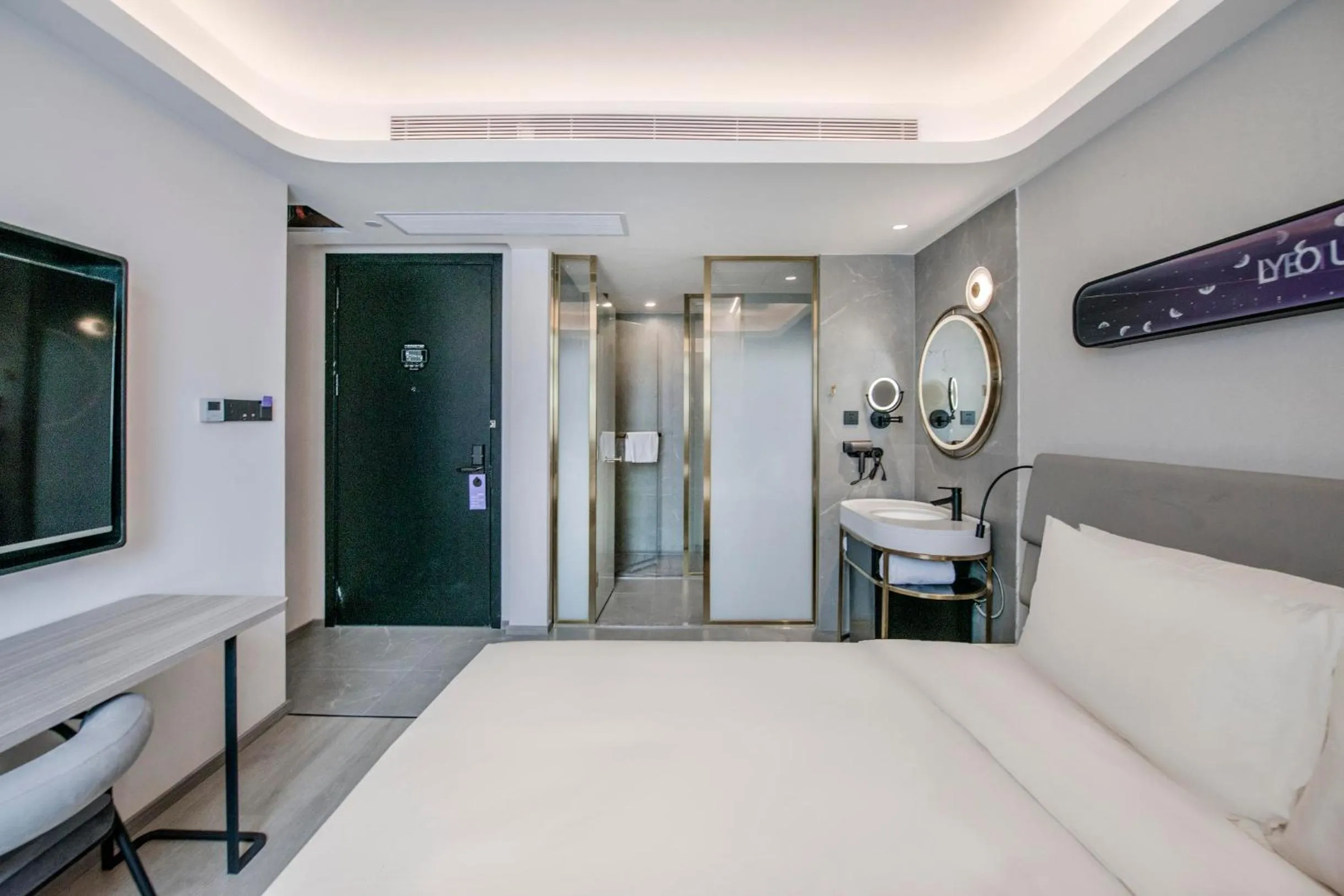 Bed in Atour Hotel Zhuhai Gongbei Port Fuhuali CBD