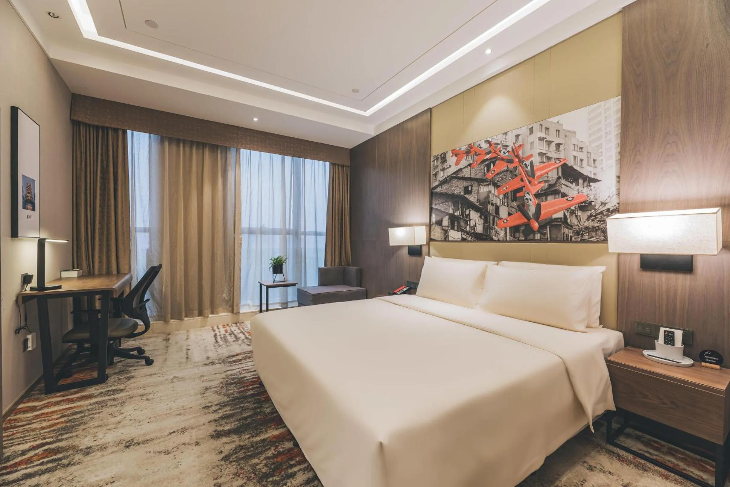 Photo of the whole room, Bed in Atour Hotel Guanyin Bridge Chongqing