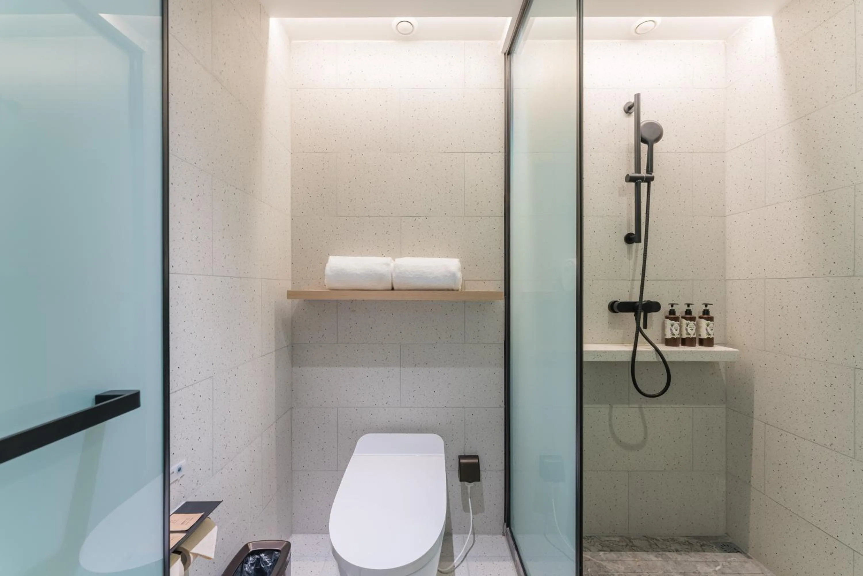 Shower in Atour S Hotel Chongqing Jiefangbei Hongyadong Riverview