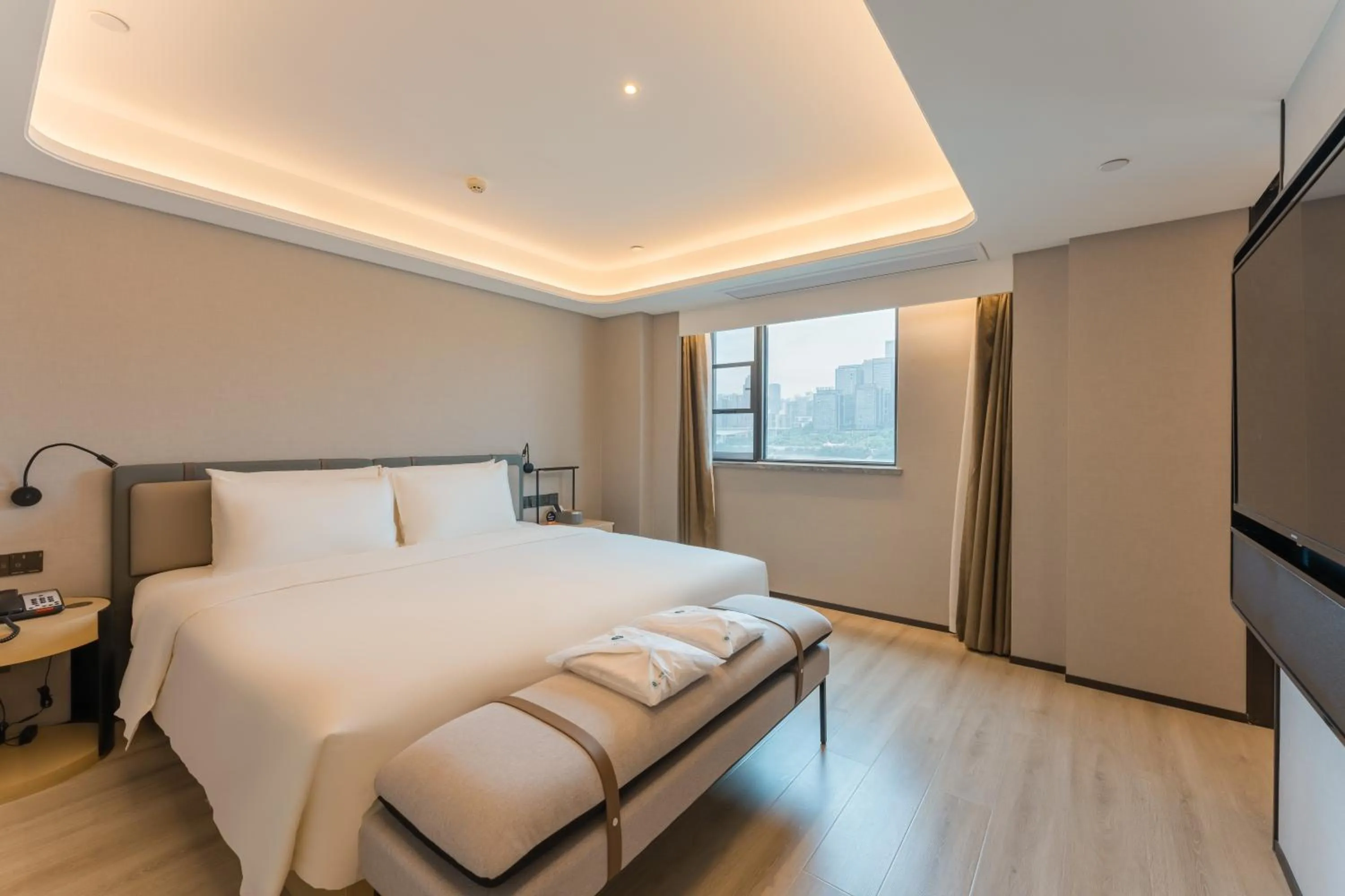 Bedroom, Bed in Atour S Hotel Chongqing Jiefangbei Hongyadong Riverview