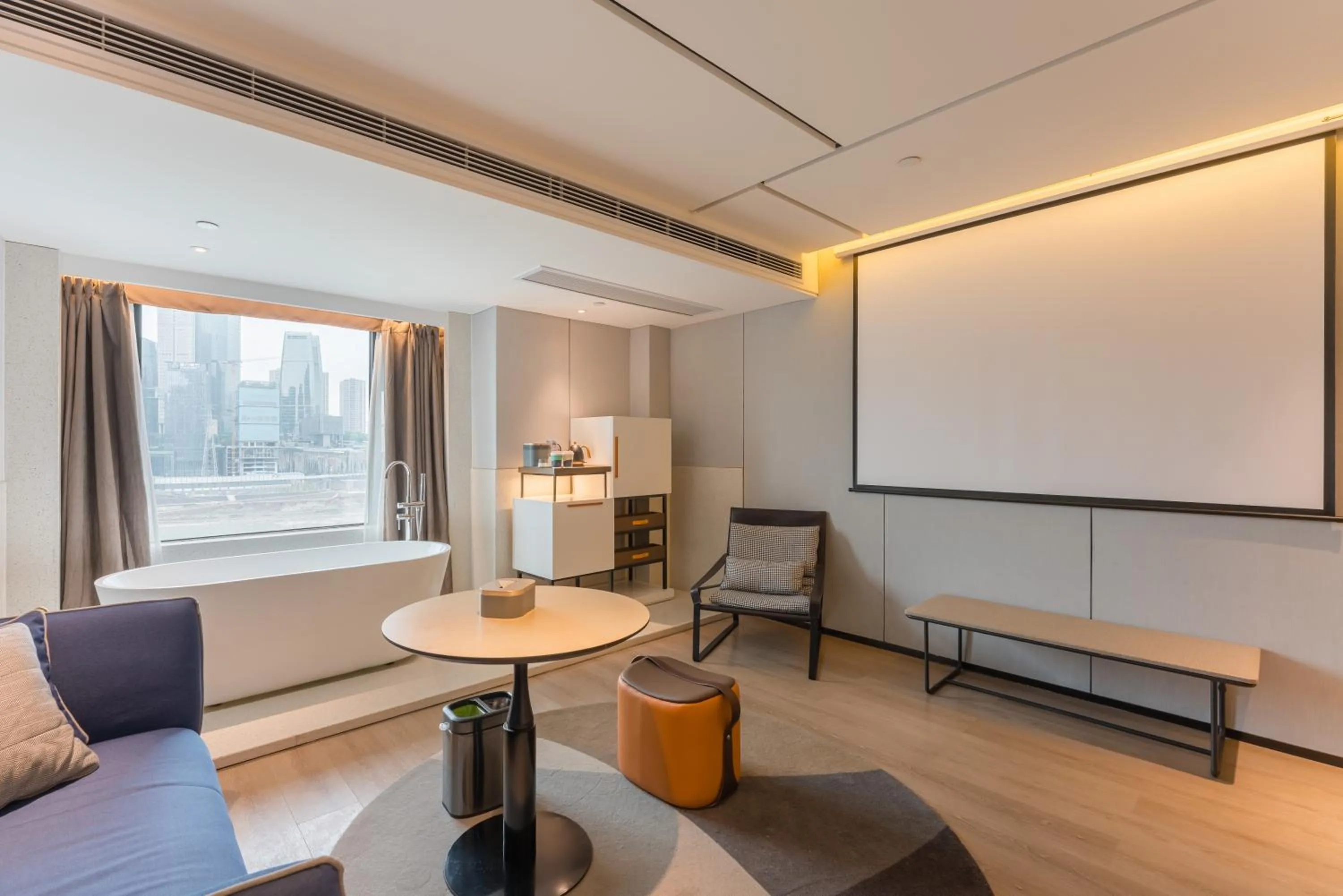 TV and multimedia in Atour S Hotel Chongqing Jiefangbei Hongyadong Riverview