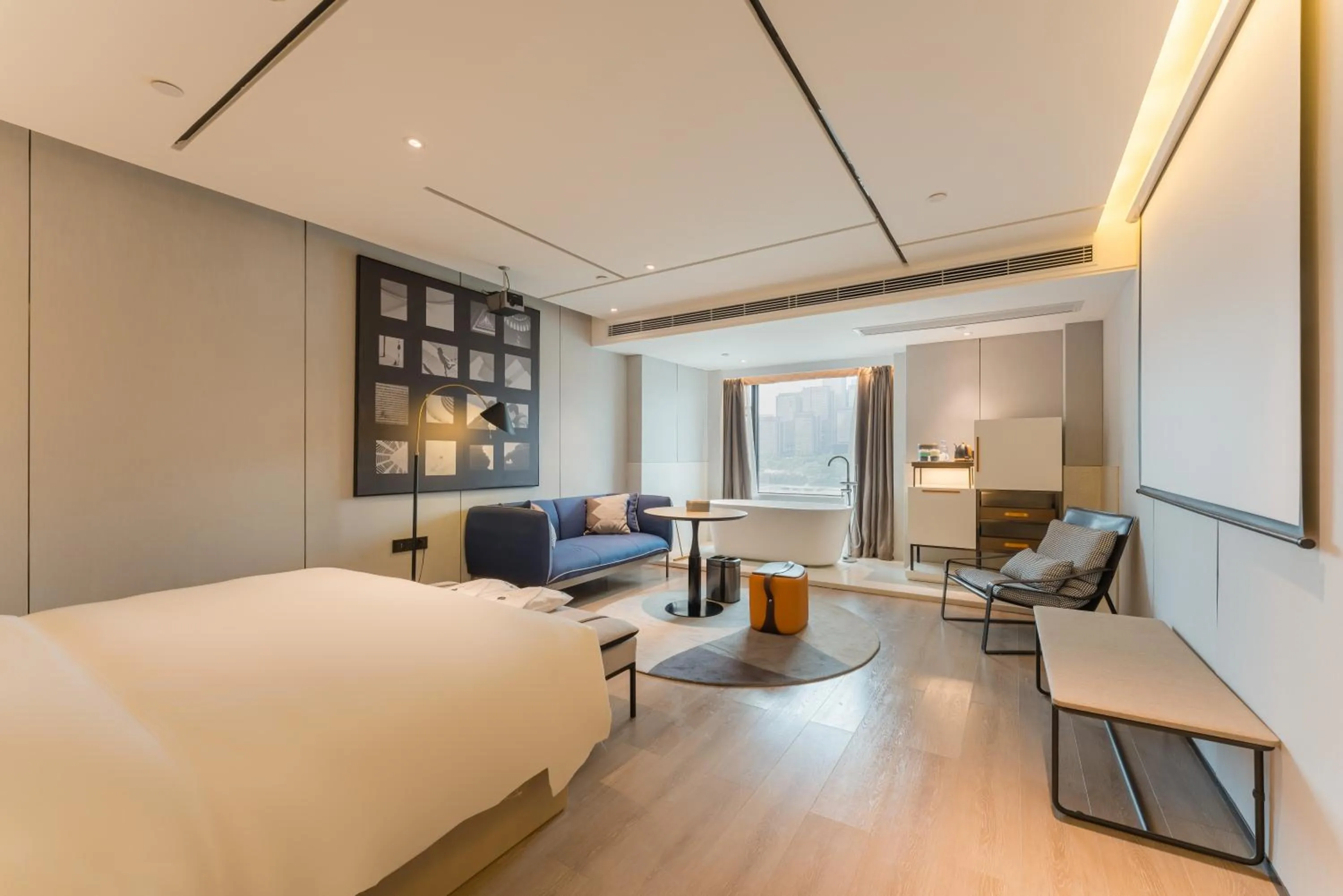 Photo of the whole room, Bed in Atour S Hotel Chongqing Jiefangbei Hongyadong Riverview