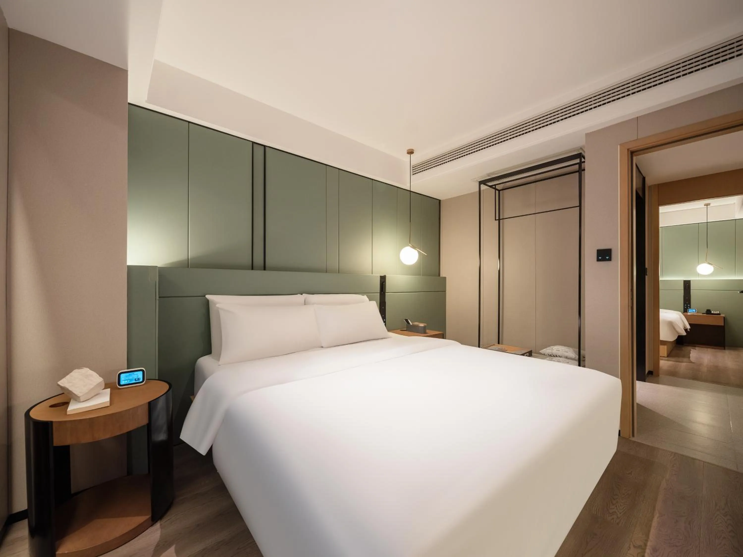 Bedroom, Bed in Atour S Hotel Chongqing Jiefangbei Hongyadong Riverview