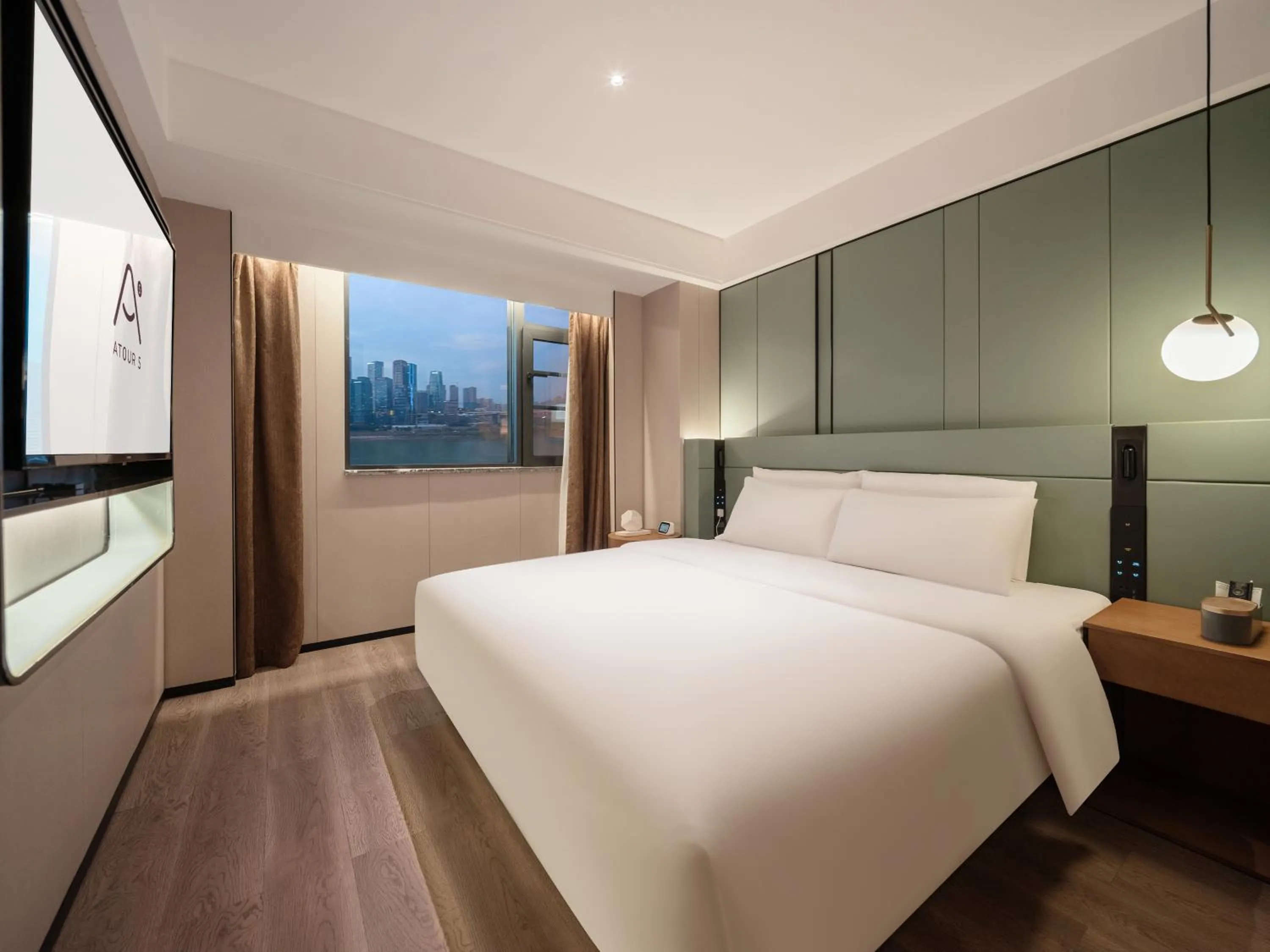 Bedroom, Bed in Atour S Hotel Chongqing Jiefangbei Hongyadong Riverview