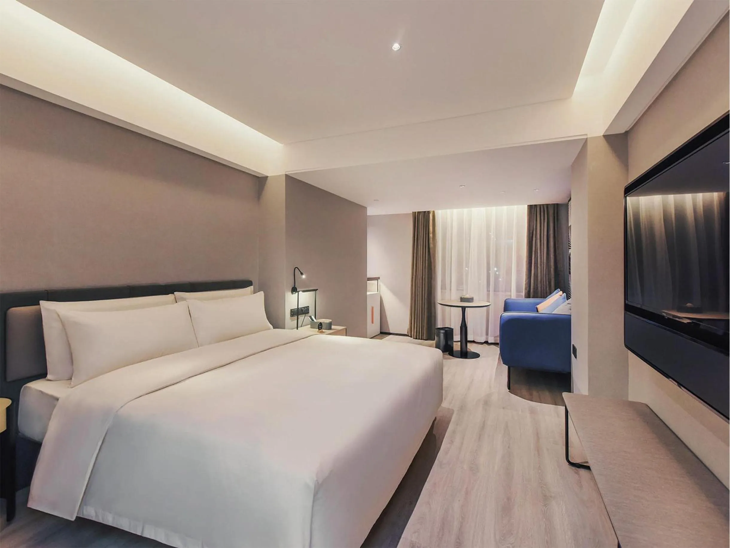 Photo of the whole room, Bed in Atour S Hotel Chongqing Jiefangbei Hongyadong Riverview