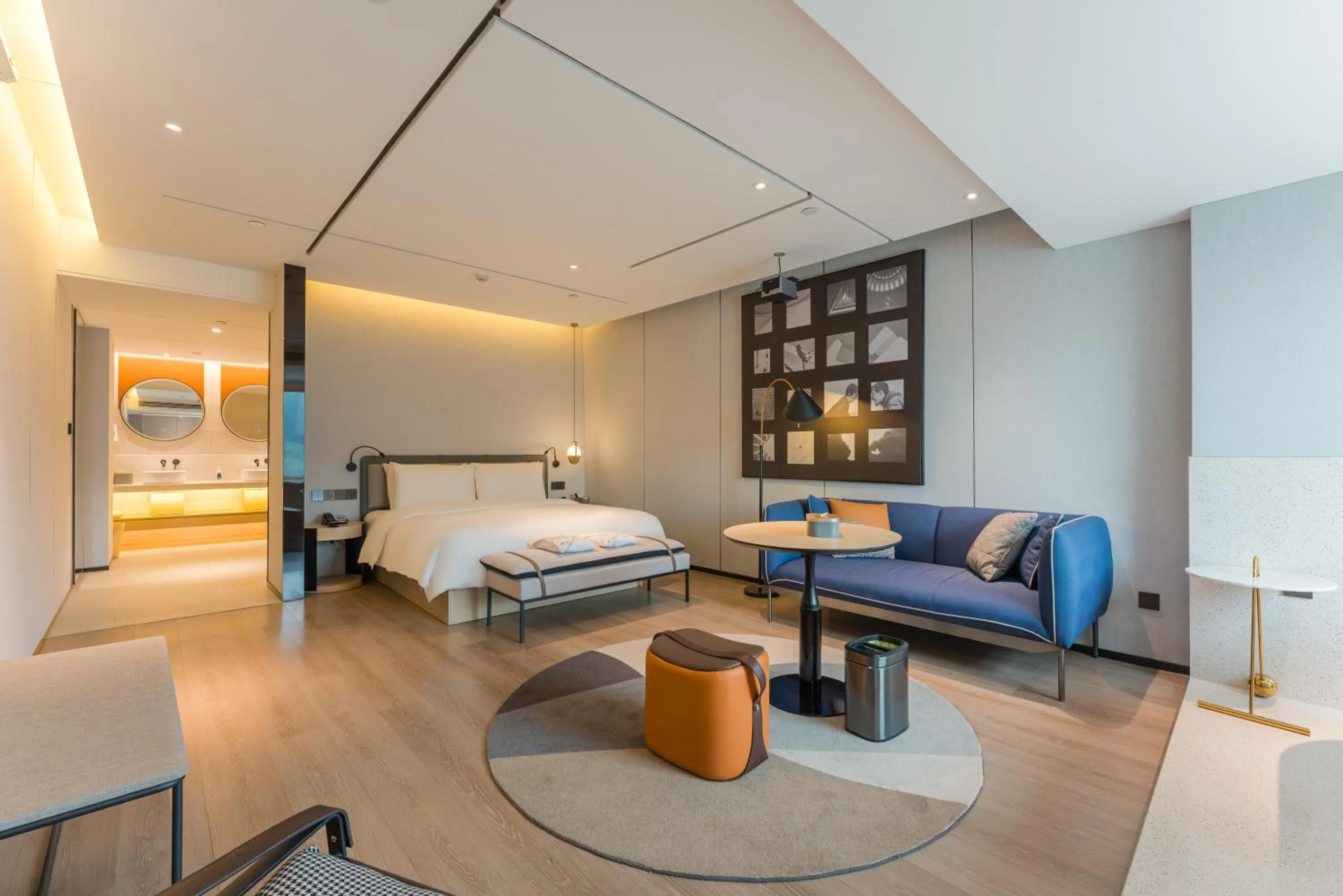 Photo of the whole room, Bed in Atour S Hotel Chongqing Jiefangbei Hongyadong Riverview