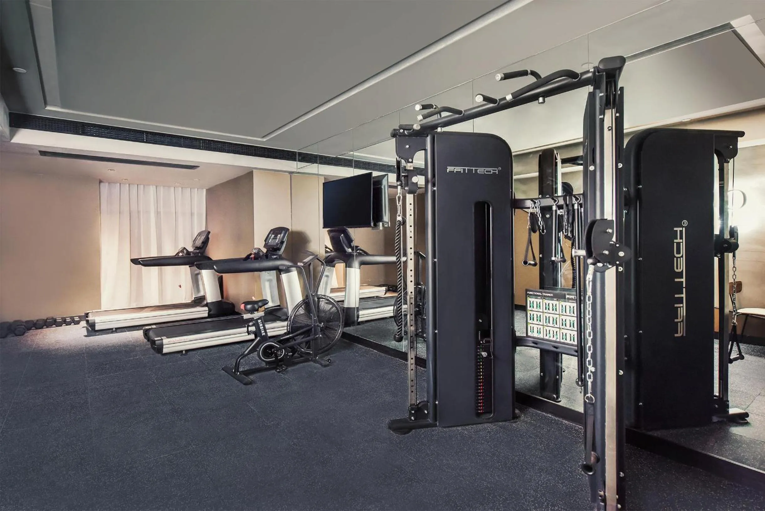 Fitness centre/facilities in Atour S Hotel Chongqing Jiefangbei Hongyadong Riverview
