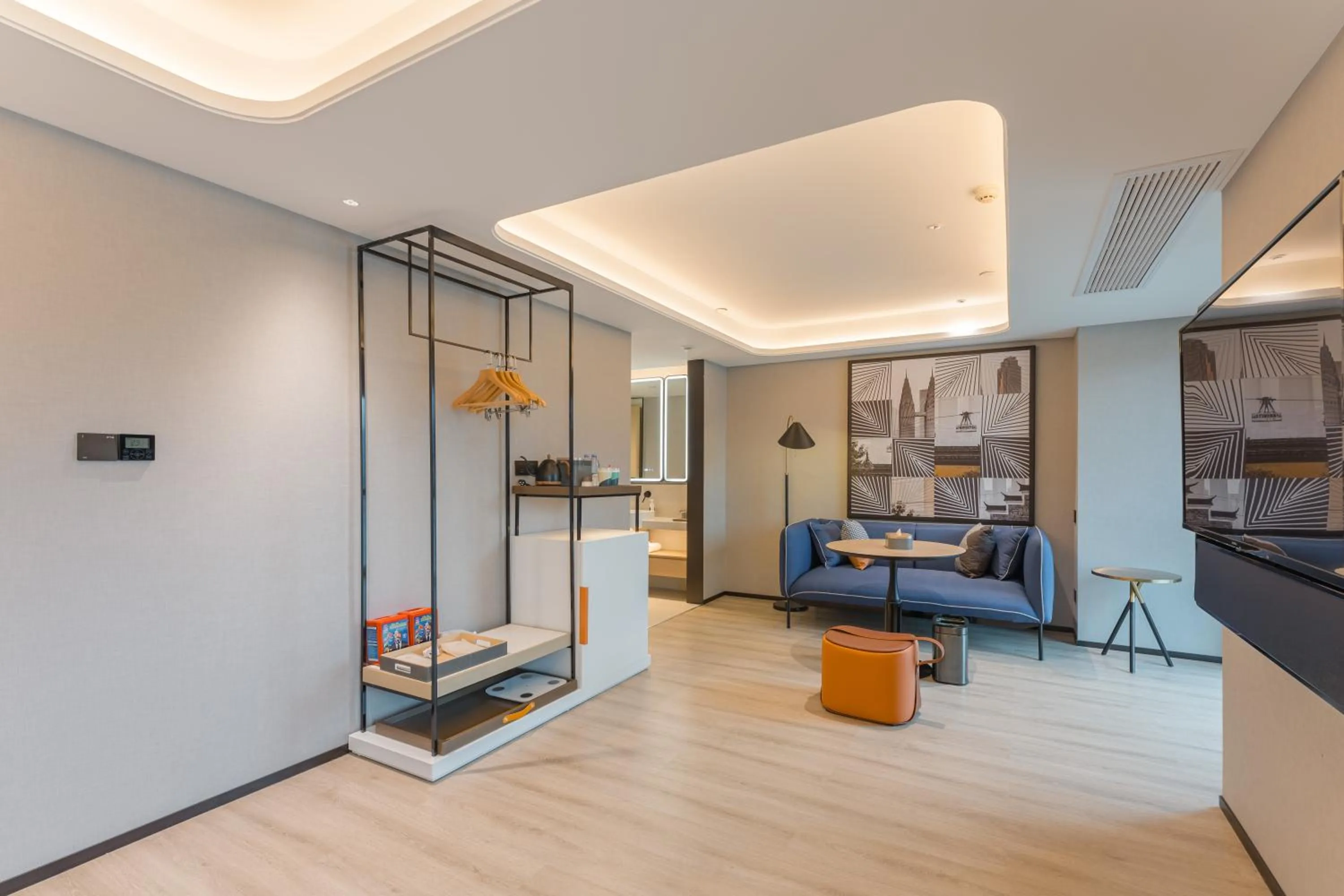 Living room, Bed in Atour S Hotel Chongqing Jiefangbei Hongyadong Riverview