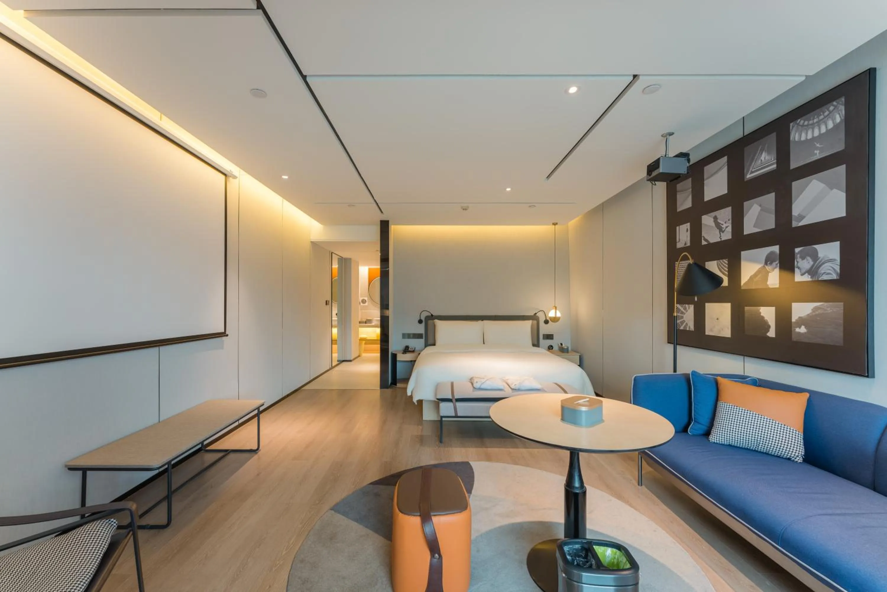 Photo of the whole room, Bed in Atour S Hotel Chongqing Jiefangbei Hongyadong Riverview