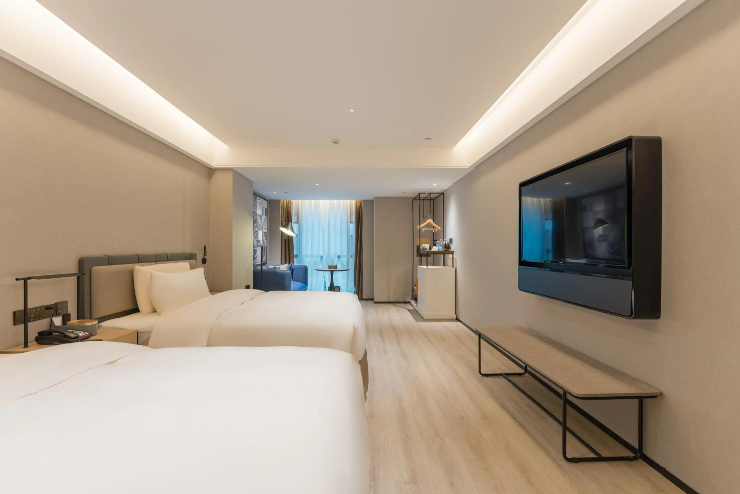 Photo of the whole room, Bed in Atour S Hotel Chongqing Jiefangbei Hongyadong Riverview