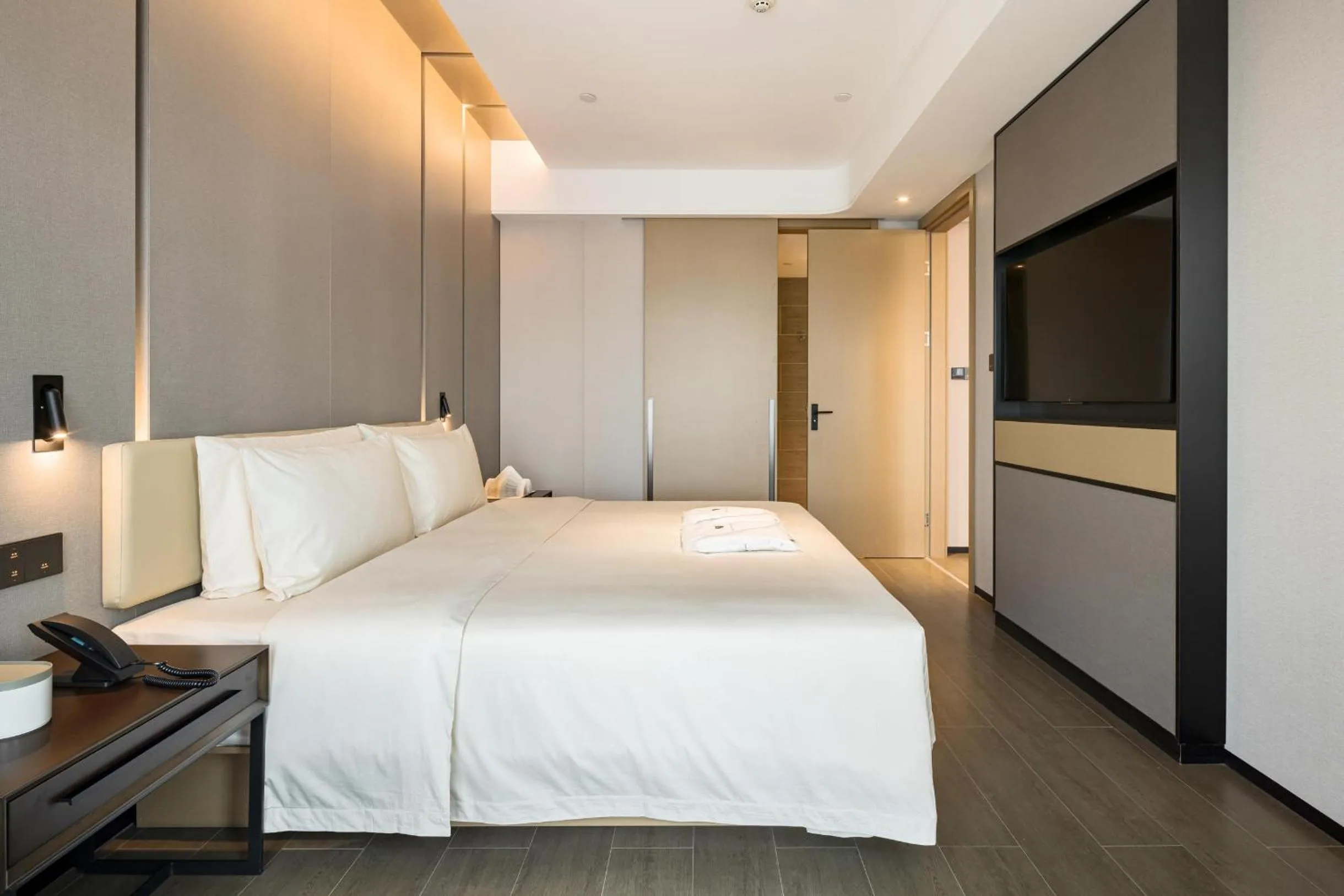 Bed in Atour Hotel Chongqing Qibo Center