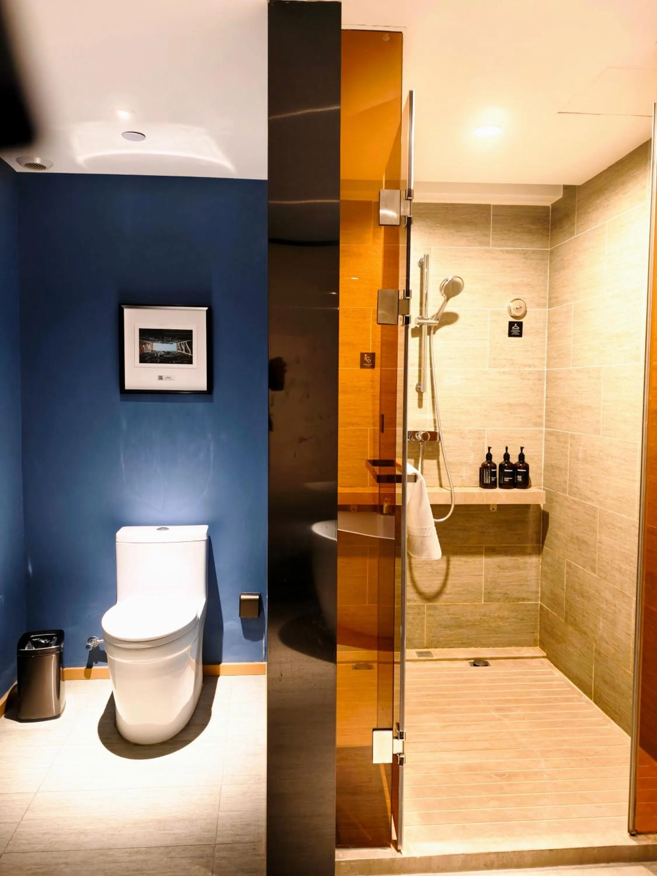 Shower in Atour Hotel Chengdu Taikoo Li Future Center