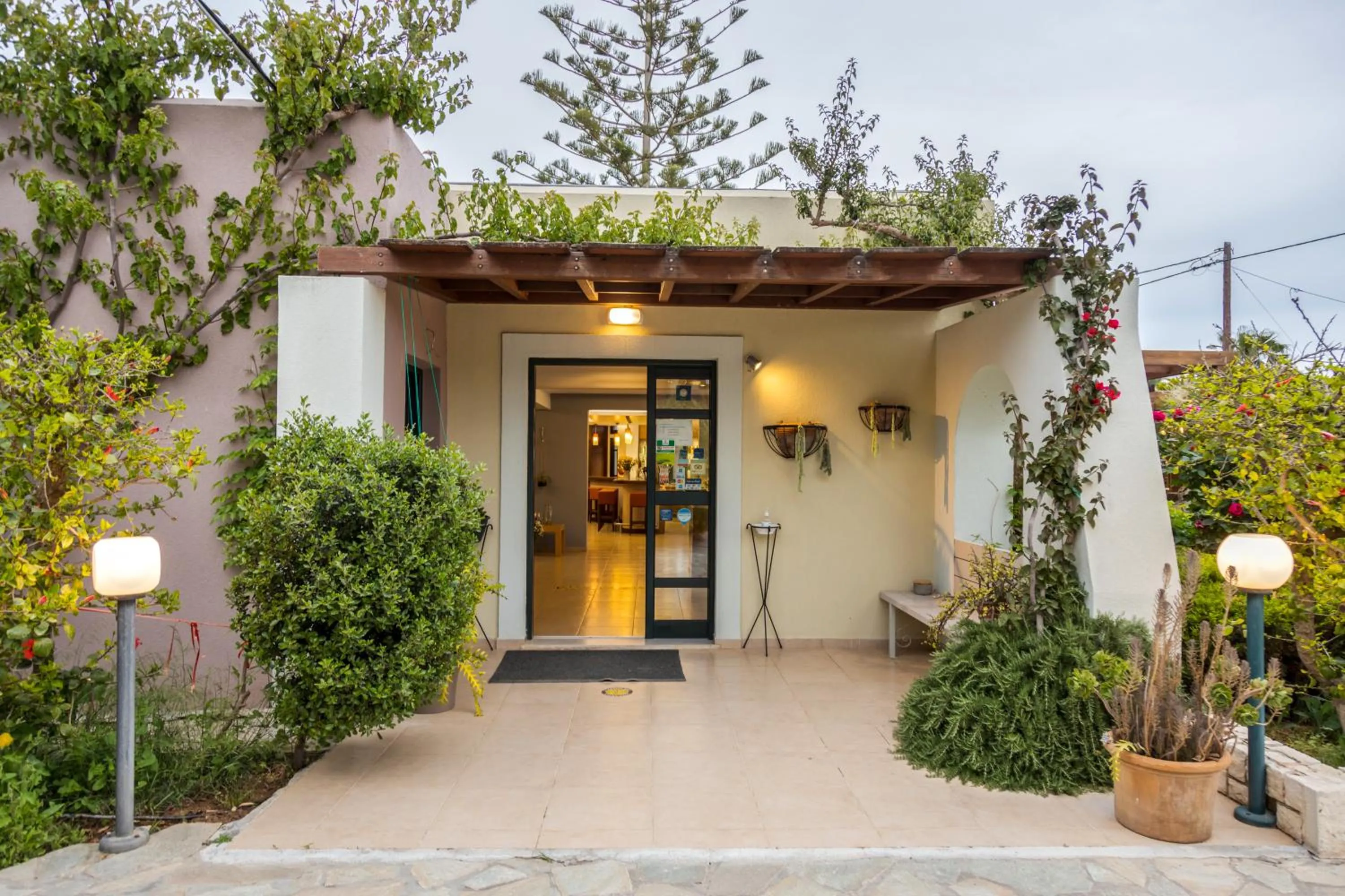 Facade/entrance in Your Memories Hotel