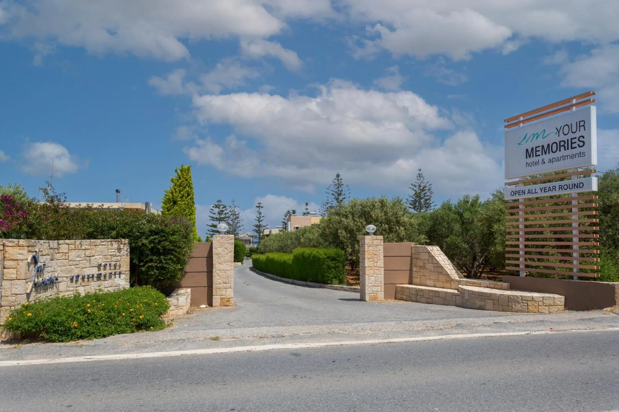 Facade/entrance in Your Memories Hotel