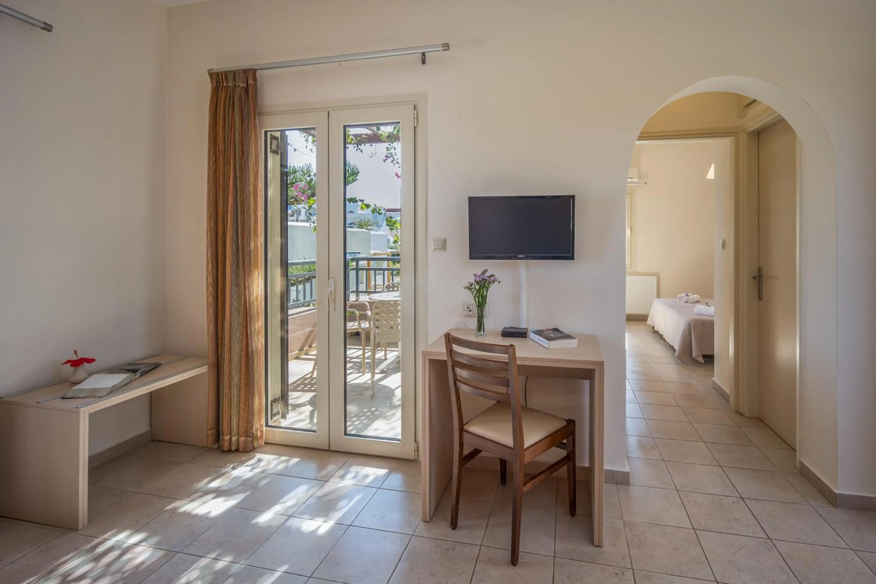 Communal lounge/ TV room in Your Memories Hotel