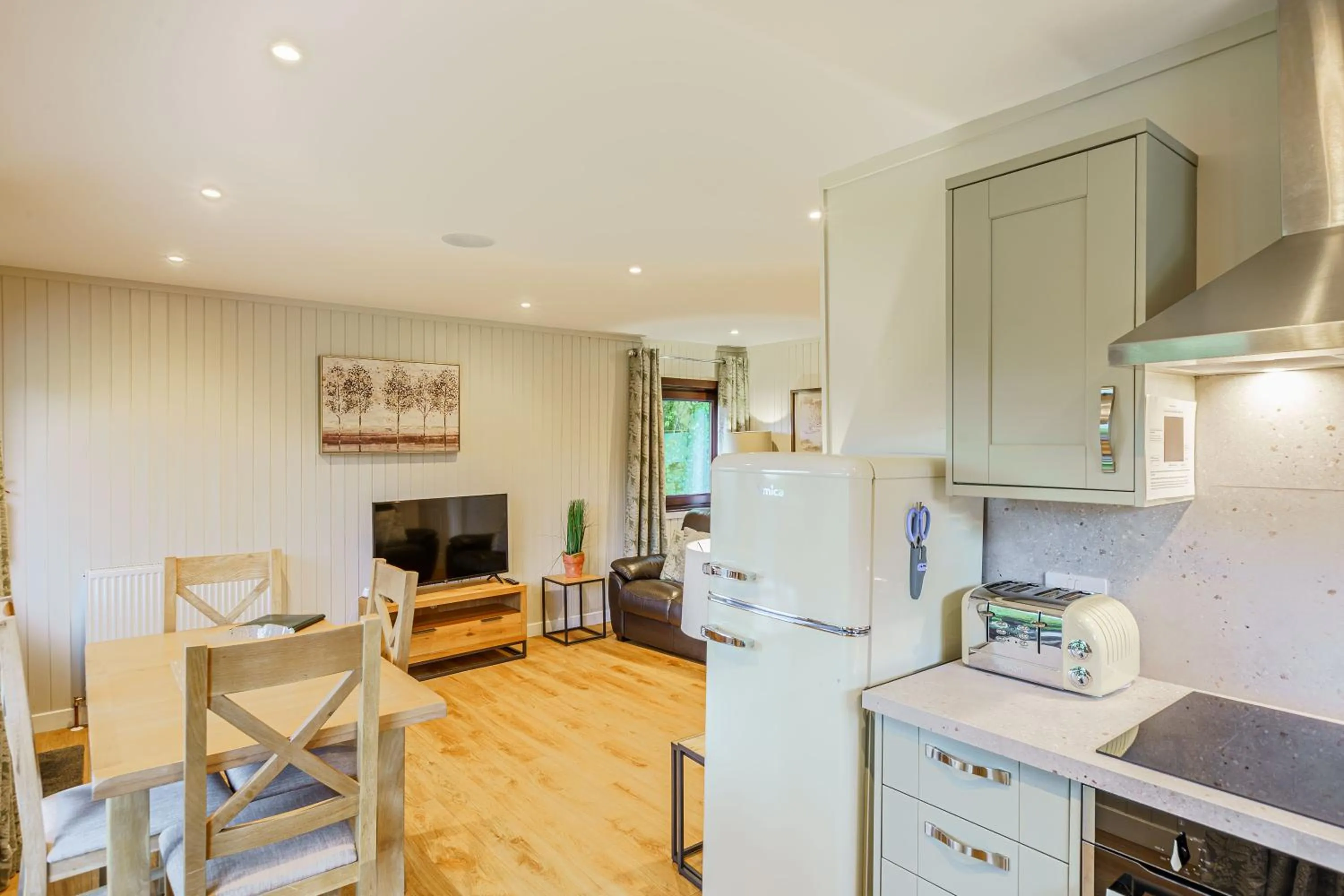 TV and multimedia in Birch Lodge 13 with Hot Tub