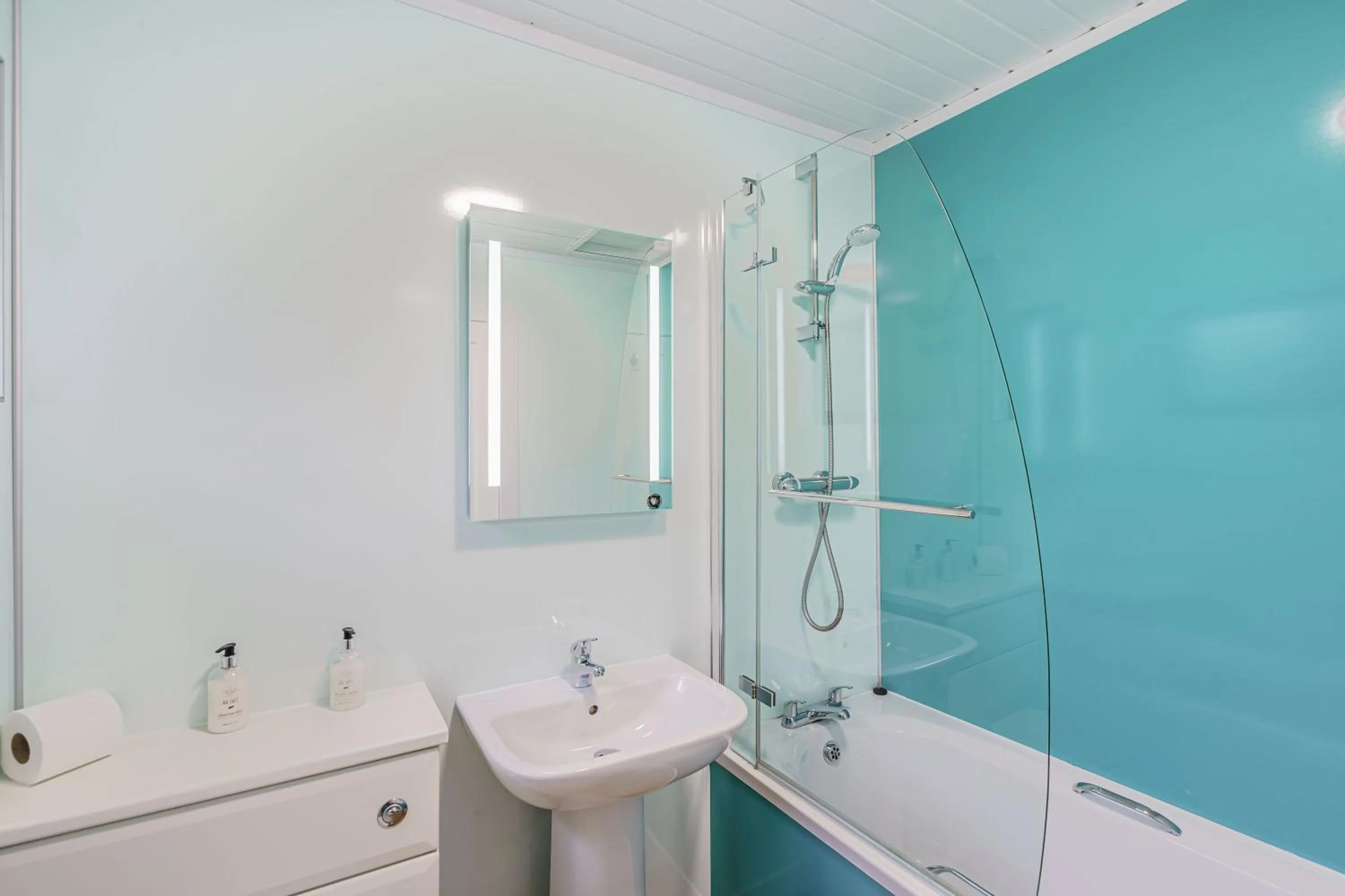 Shower in Birch Lodge 13 with Hot Tub