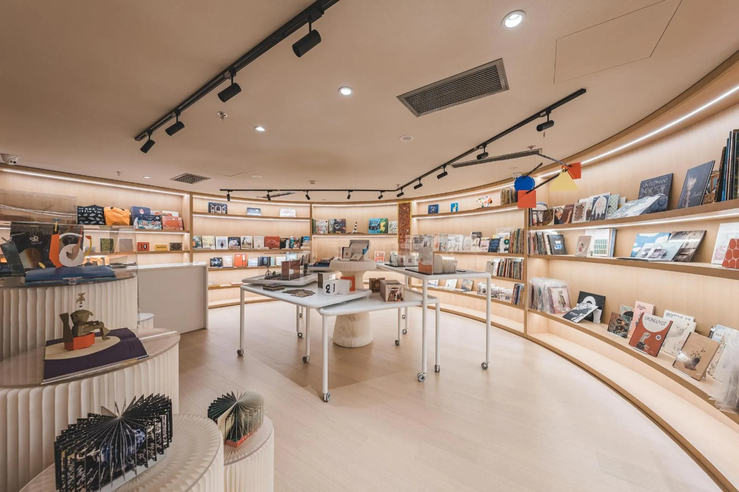 Library in Atour S Hotel Beijing Guomao CBD - FunsCenter