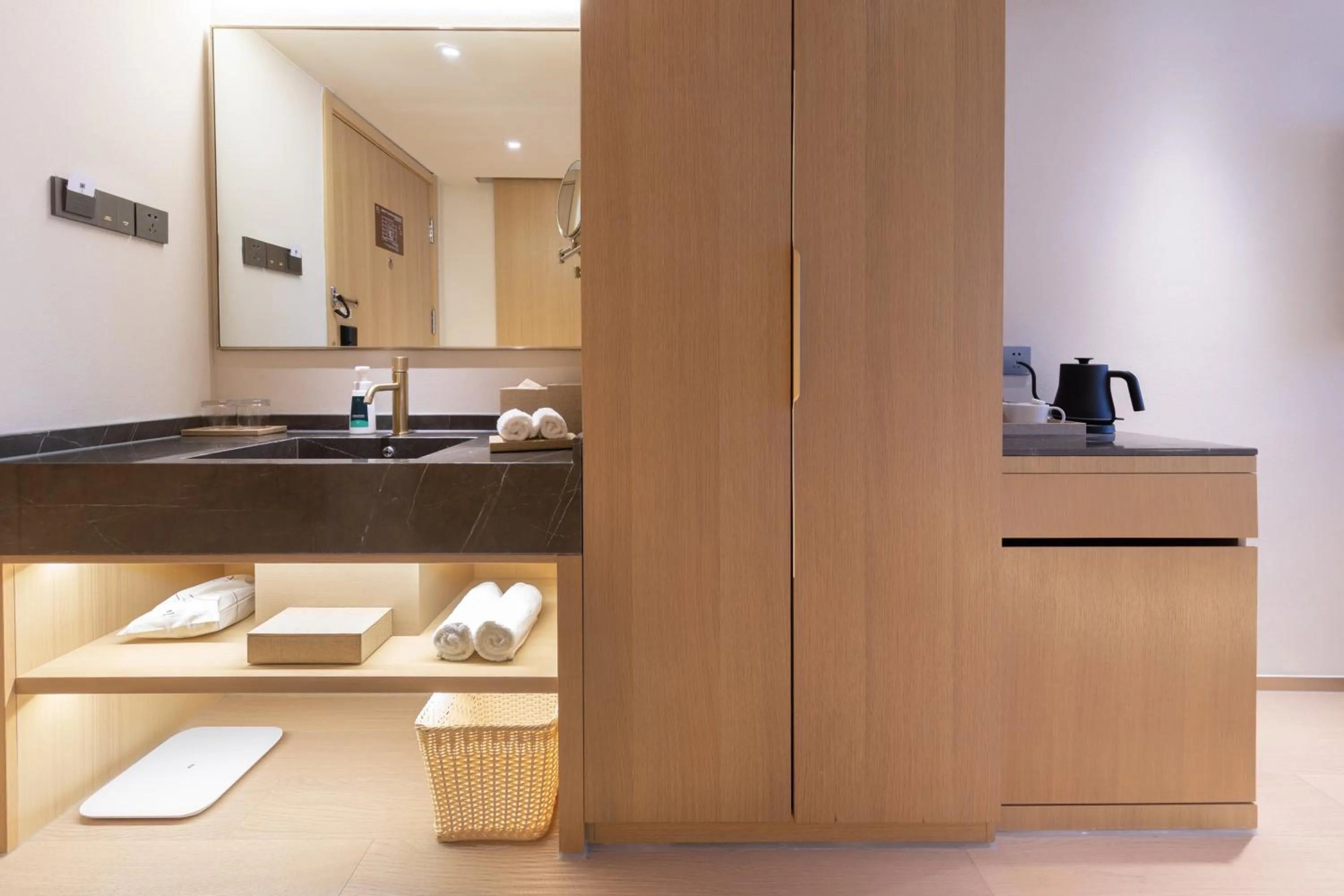 wardrobe in Atour S Hotel Beijing Guomao CBD - FunsCenter