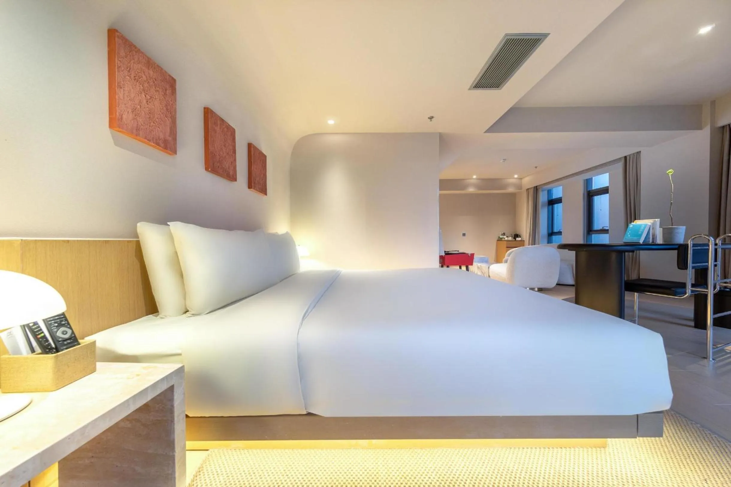Photo of the whole room, Bed in Atour S Hotel Beijing Guomao CBD - FunsCenter
