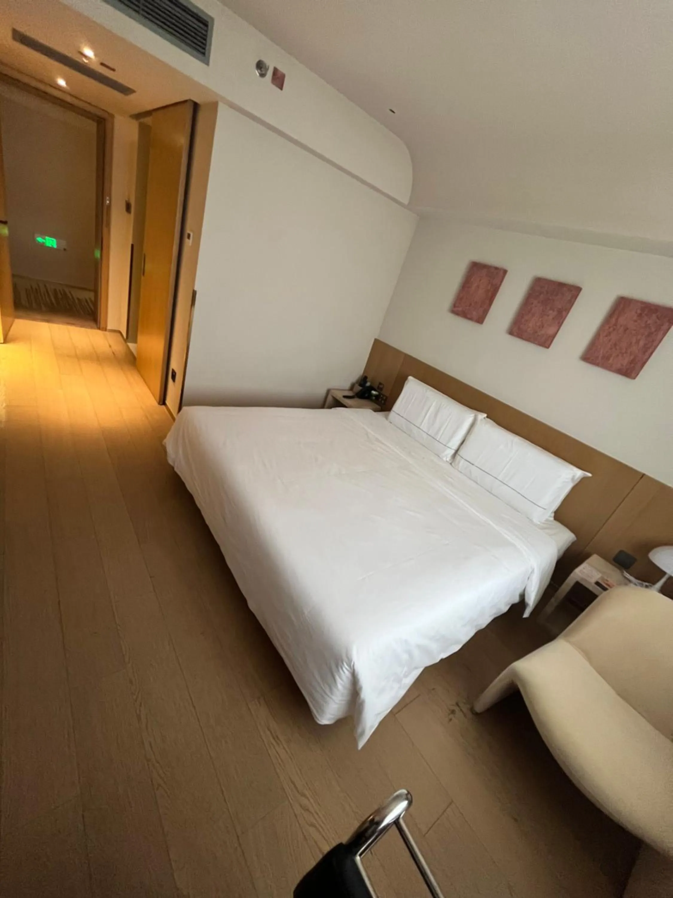 Photo of the whole room, Bed in Atour S Hotel Beijing Guomao CBD - FunsCenter