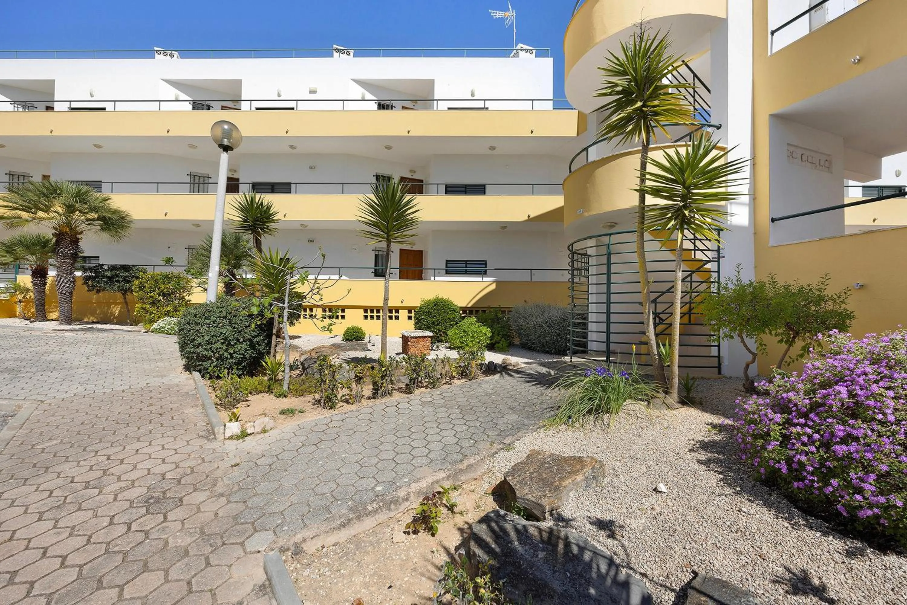 Property building in Casa Daniel T1