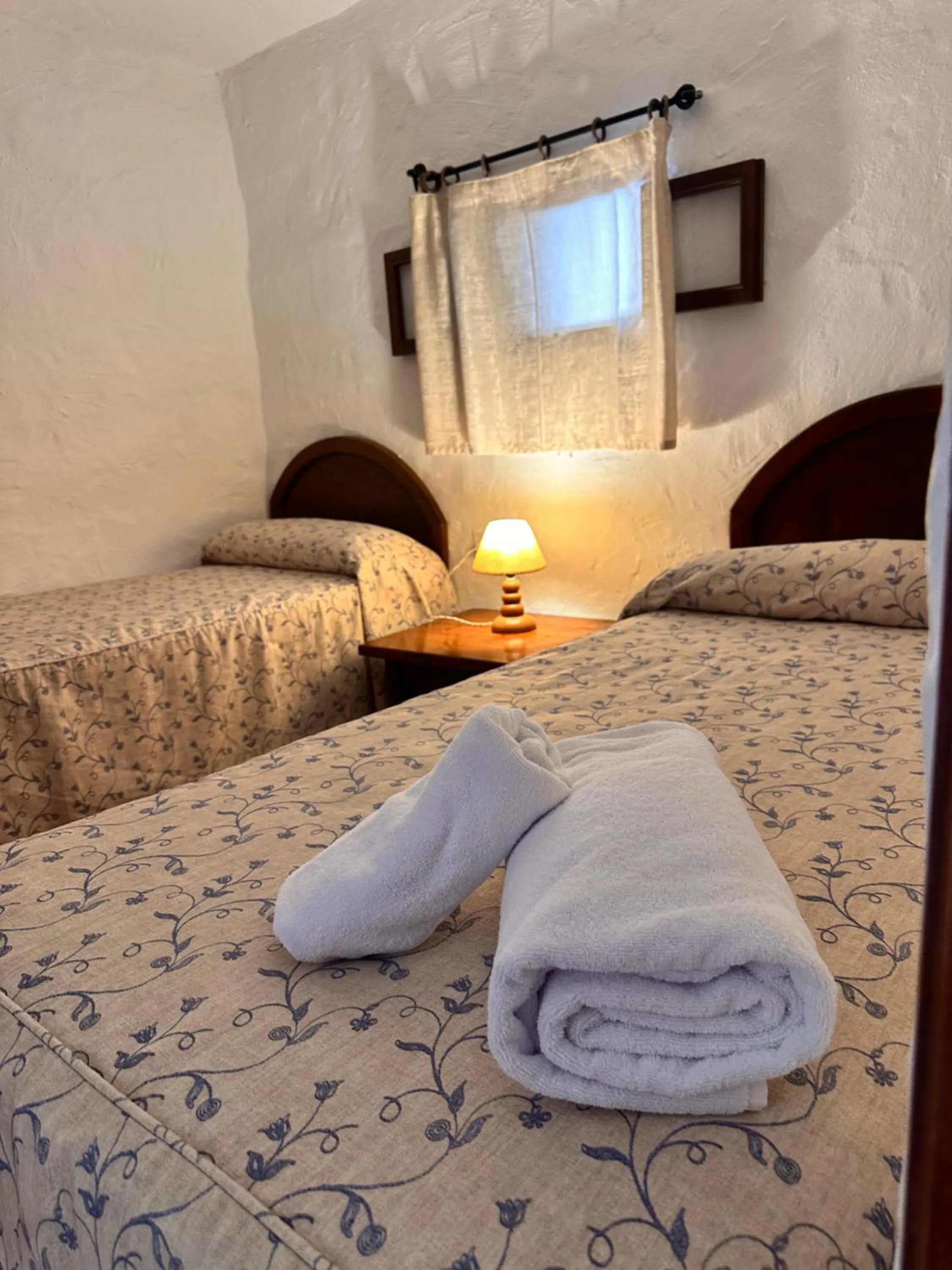 Bed in Binivell Park - Caliu Apartments