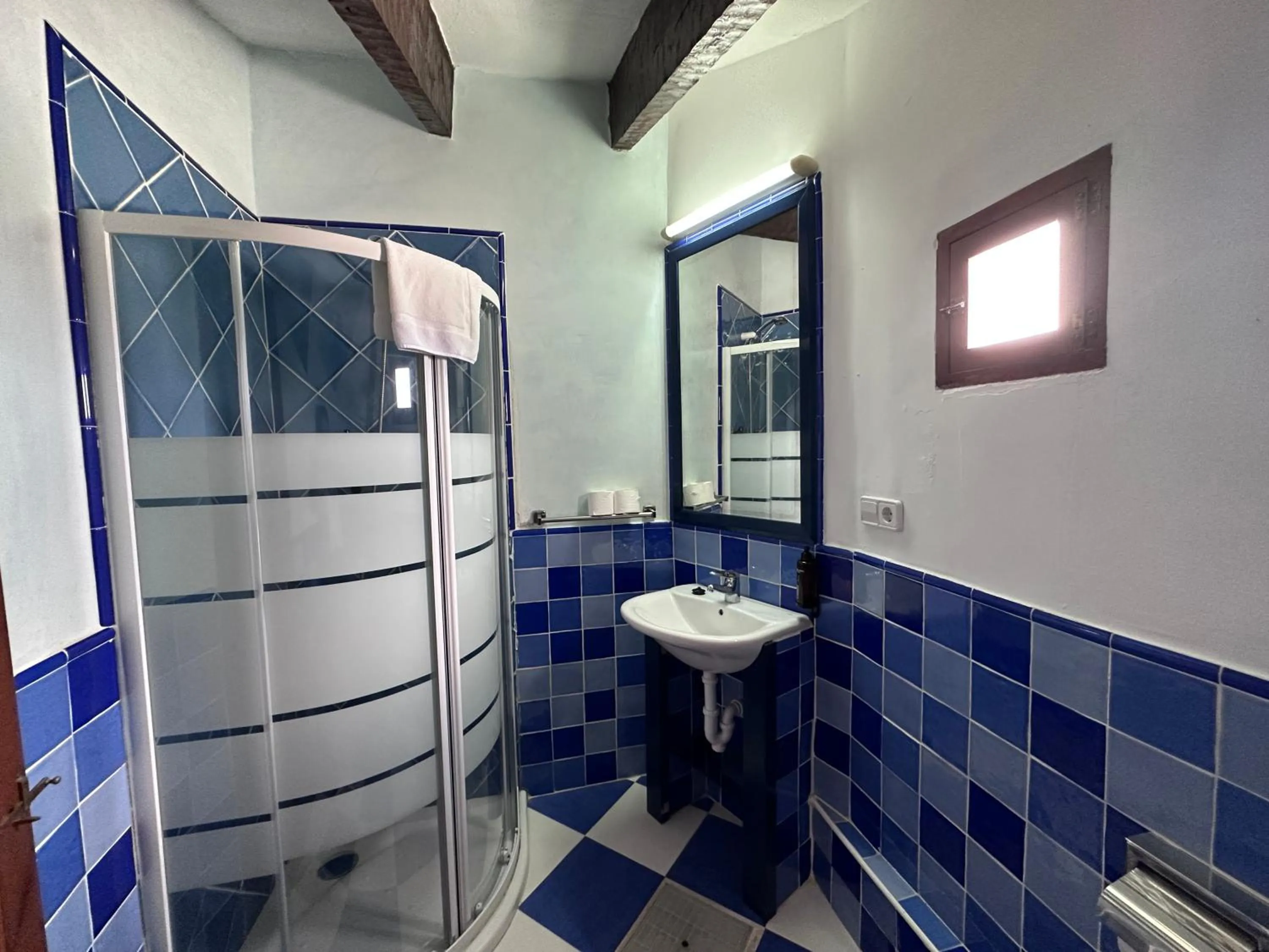 Shower in Binivell Park - Caliu Apartments