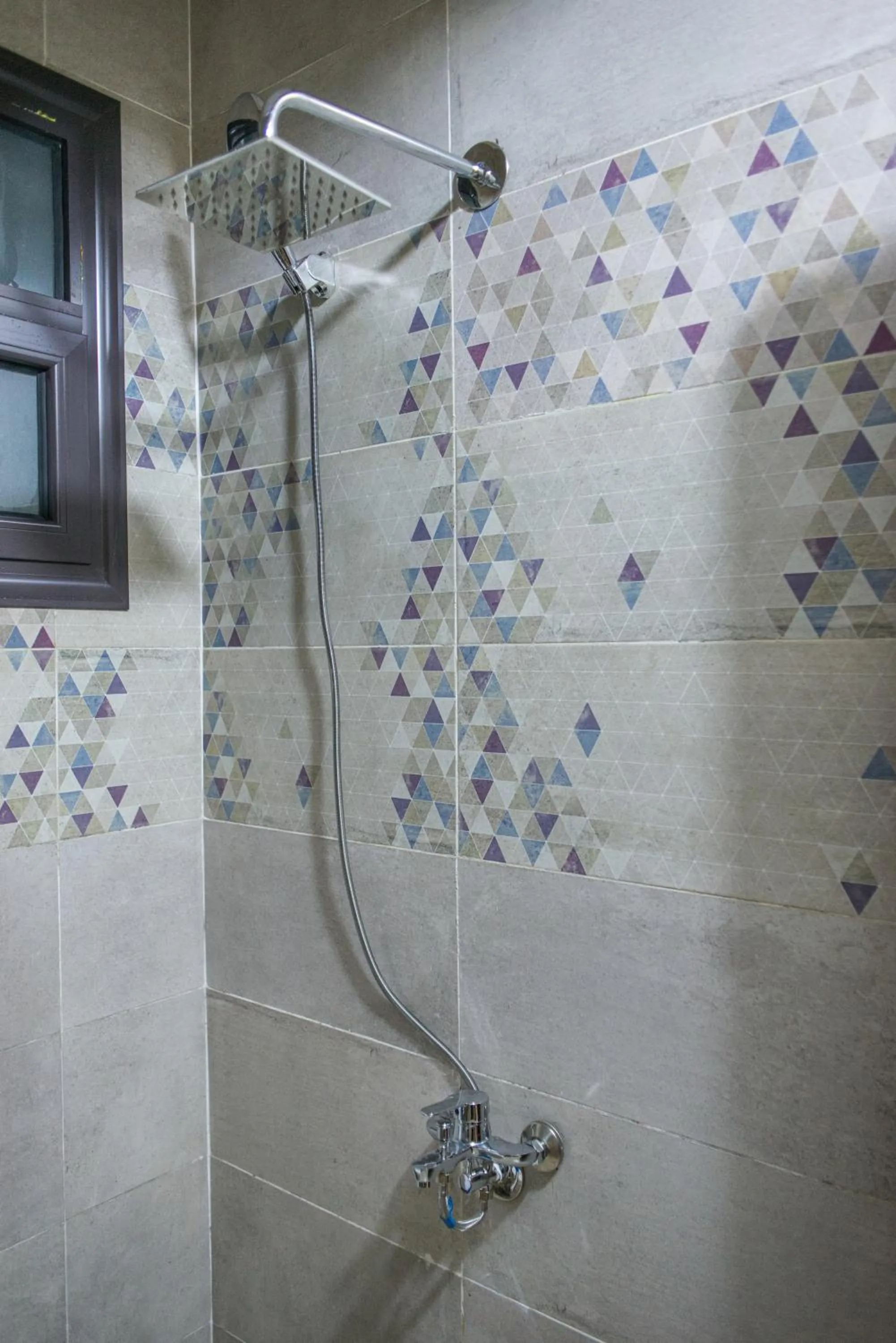 Shower in PR Pyramids Inn