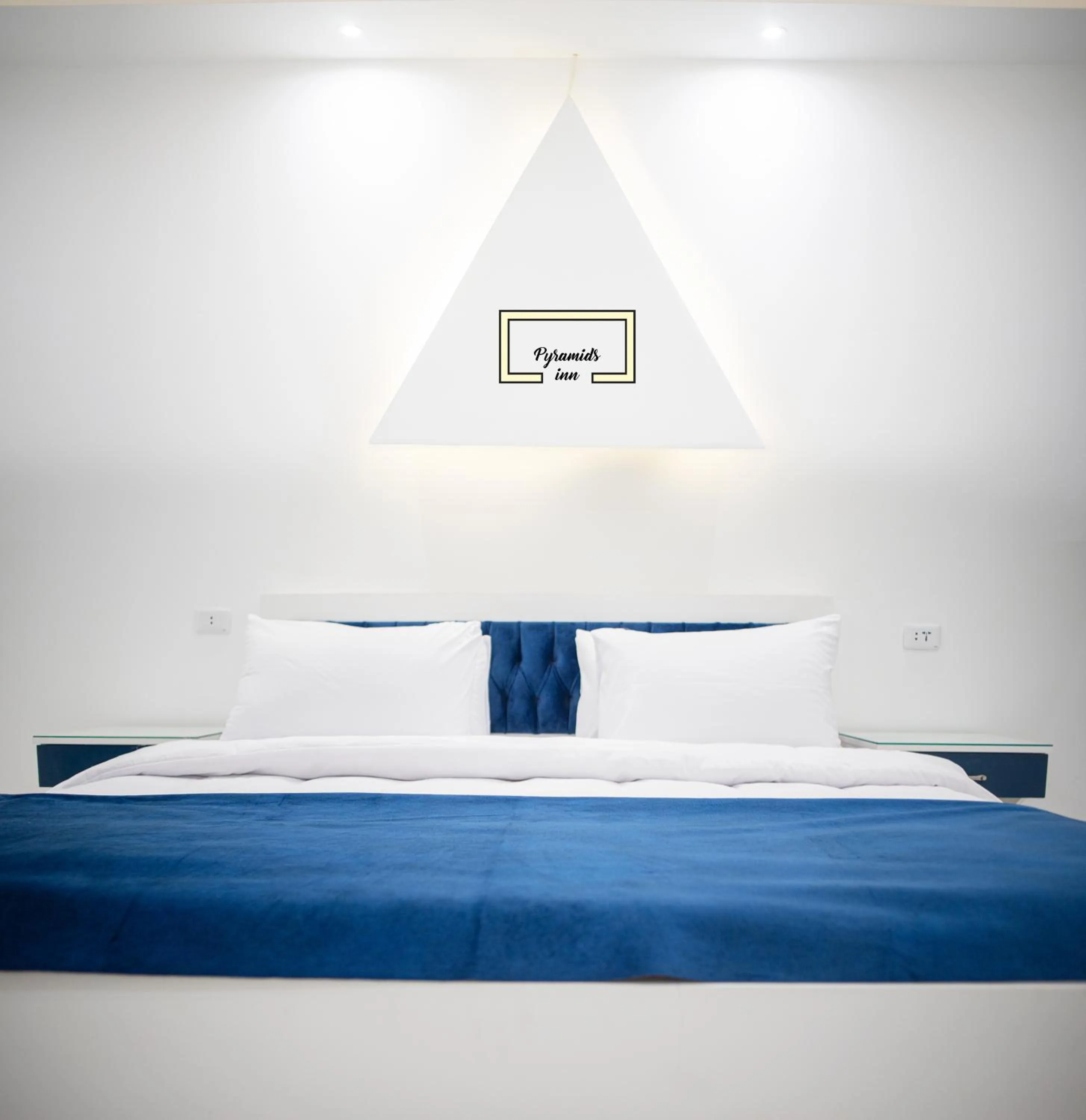 Bedroom in PR Pyramids Inn