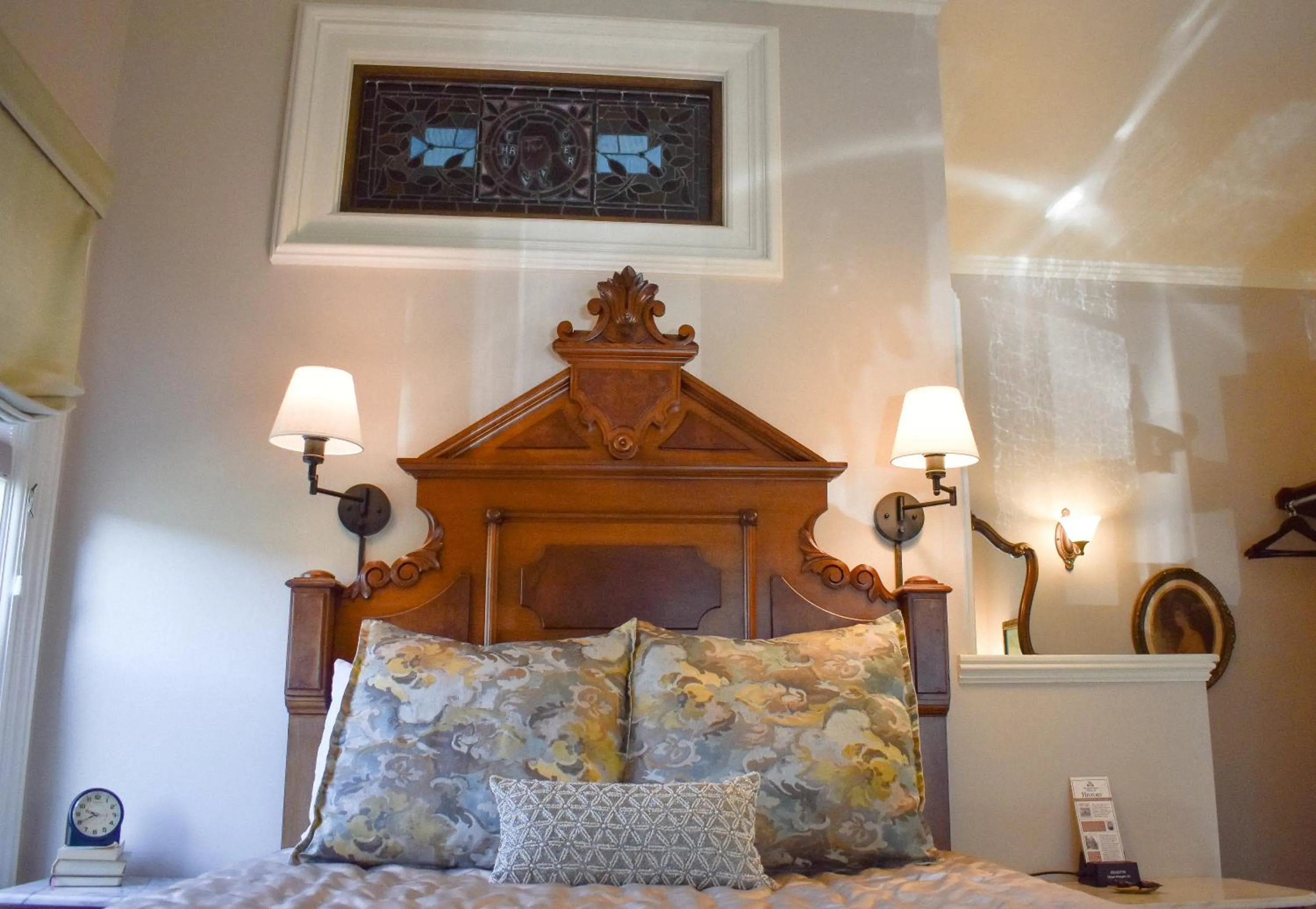 Bed in McCall House Boutique Hotel