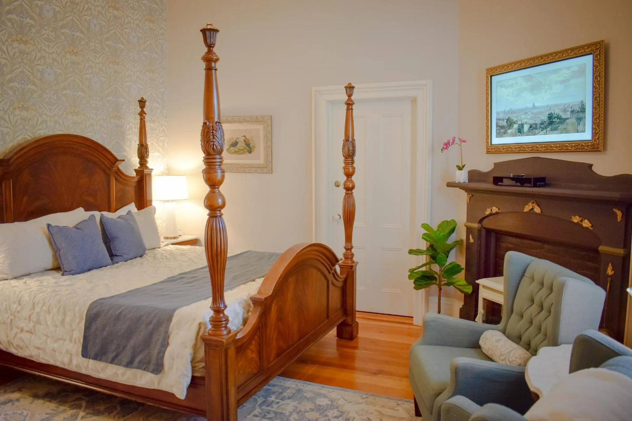 Bed in McCall House Boutique Hotel