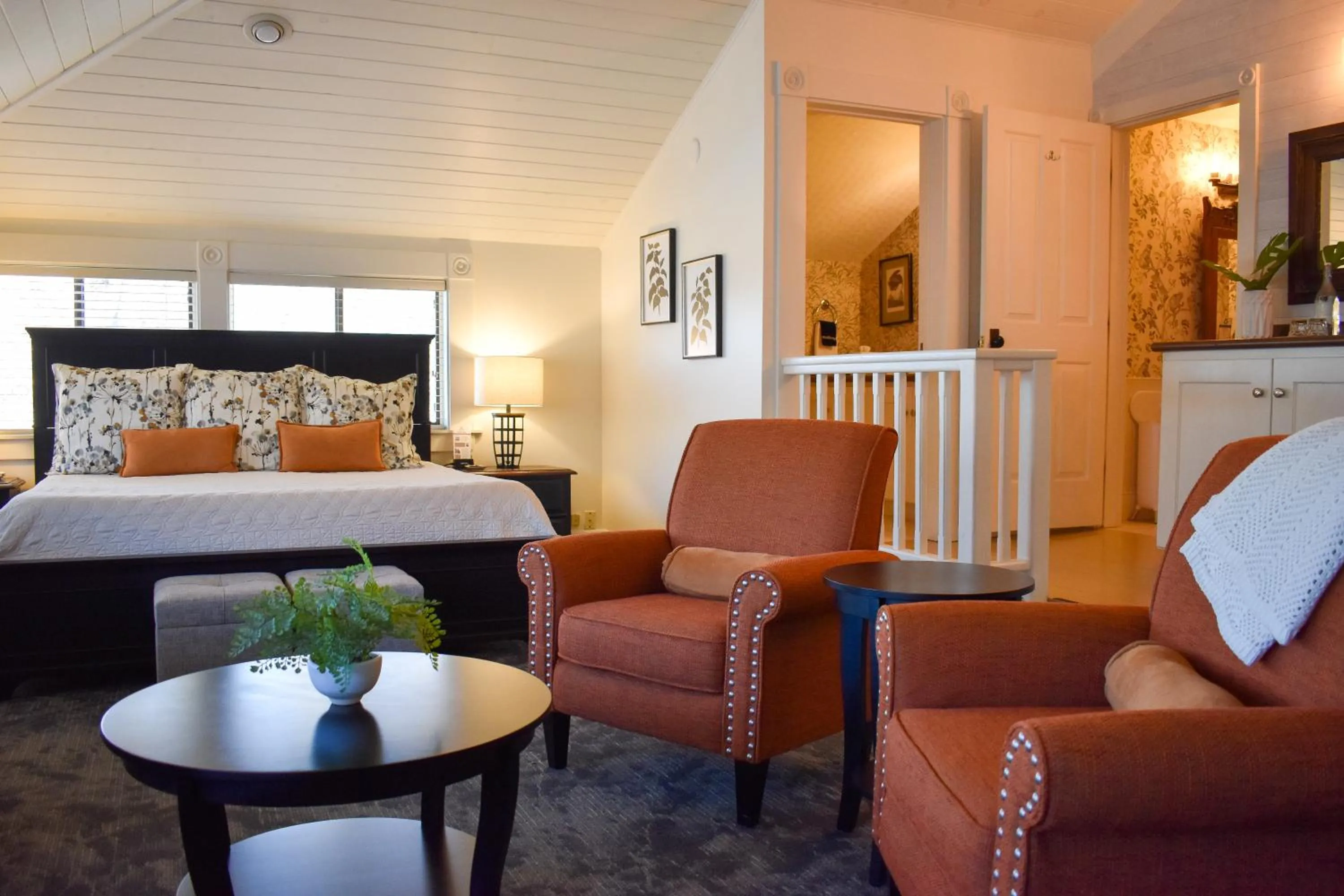 Photo of the whole room, Bed in McCall House Boutique Hotel