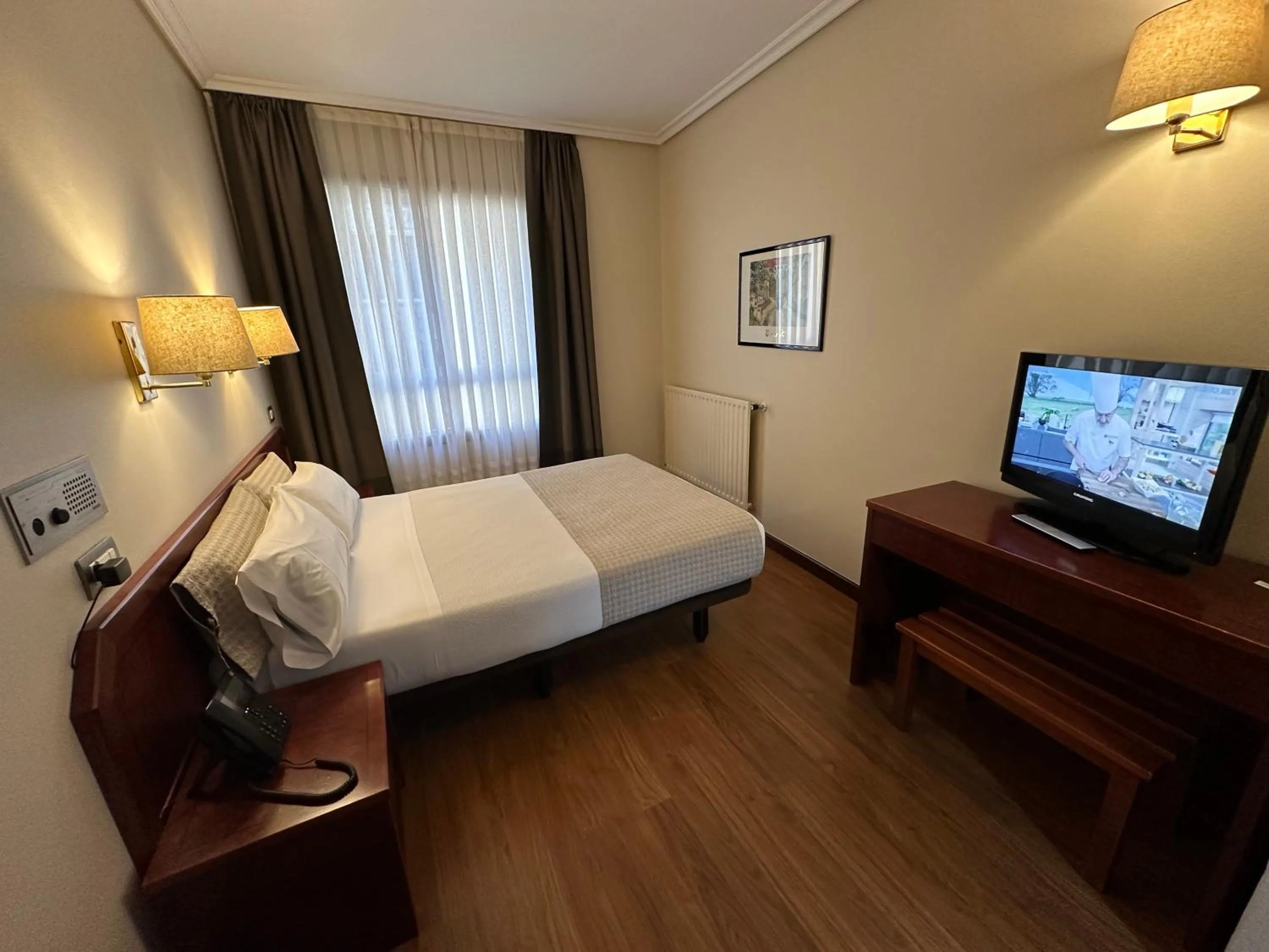 Bed in Hotel Compostela Vigo