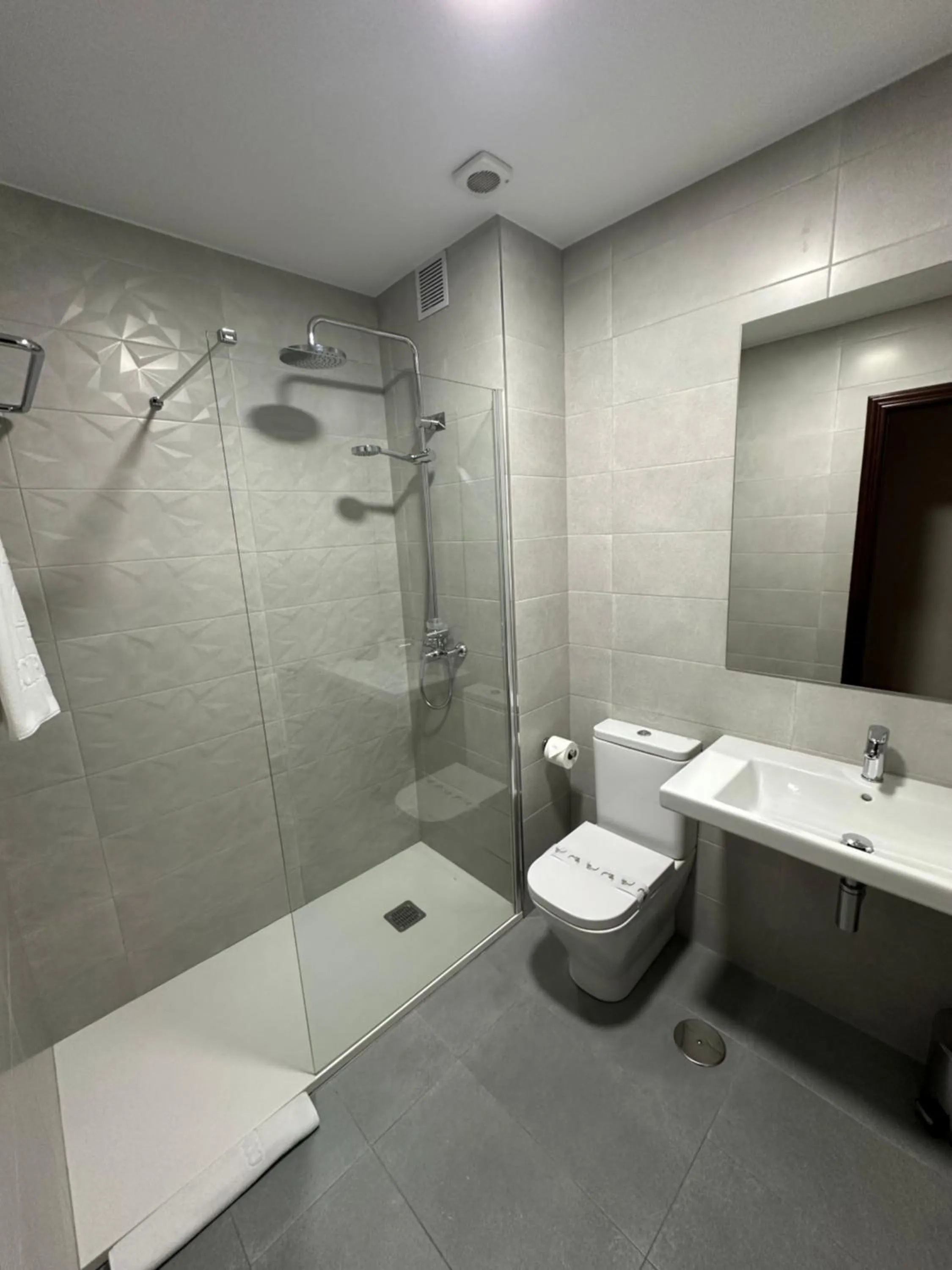 Shower in Hotel Compostela Vigo